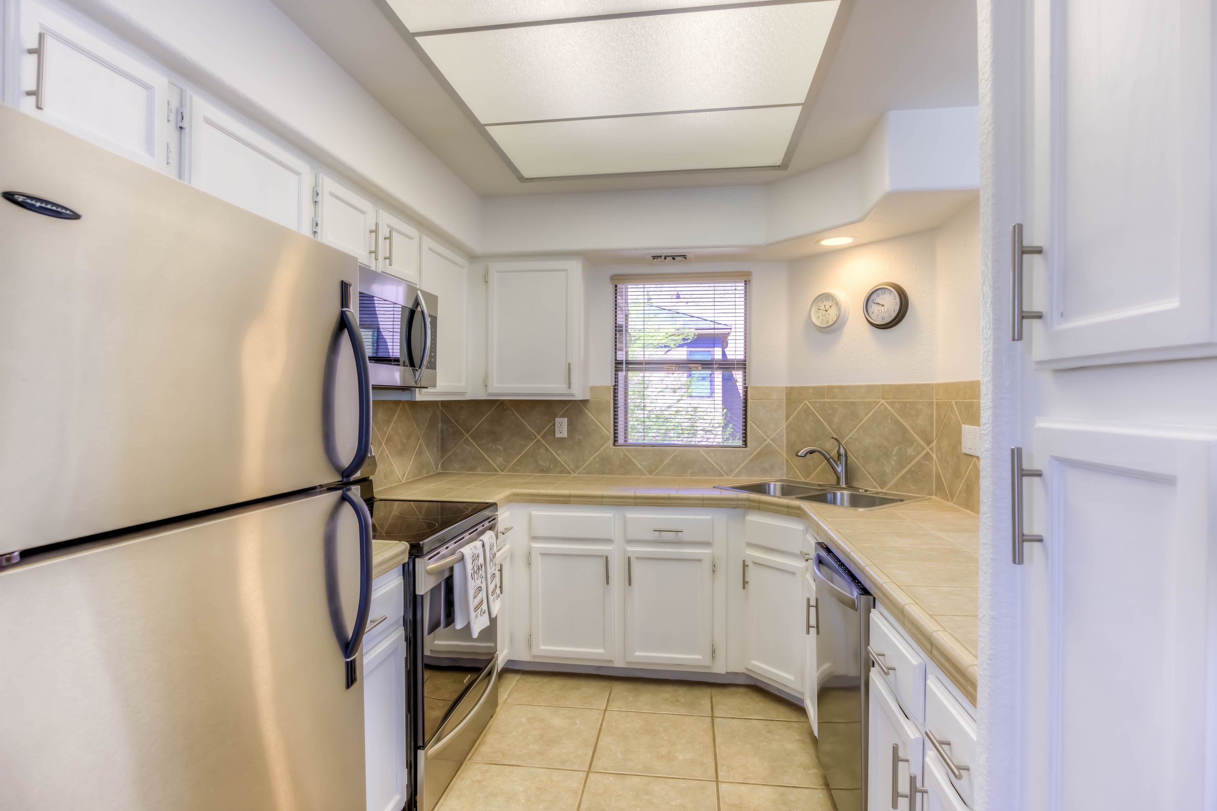 26 Kitchen photo b.jpg