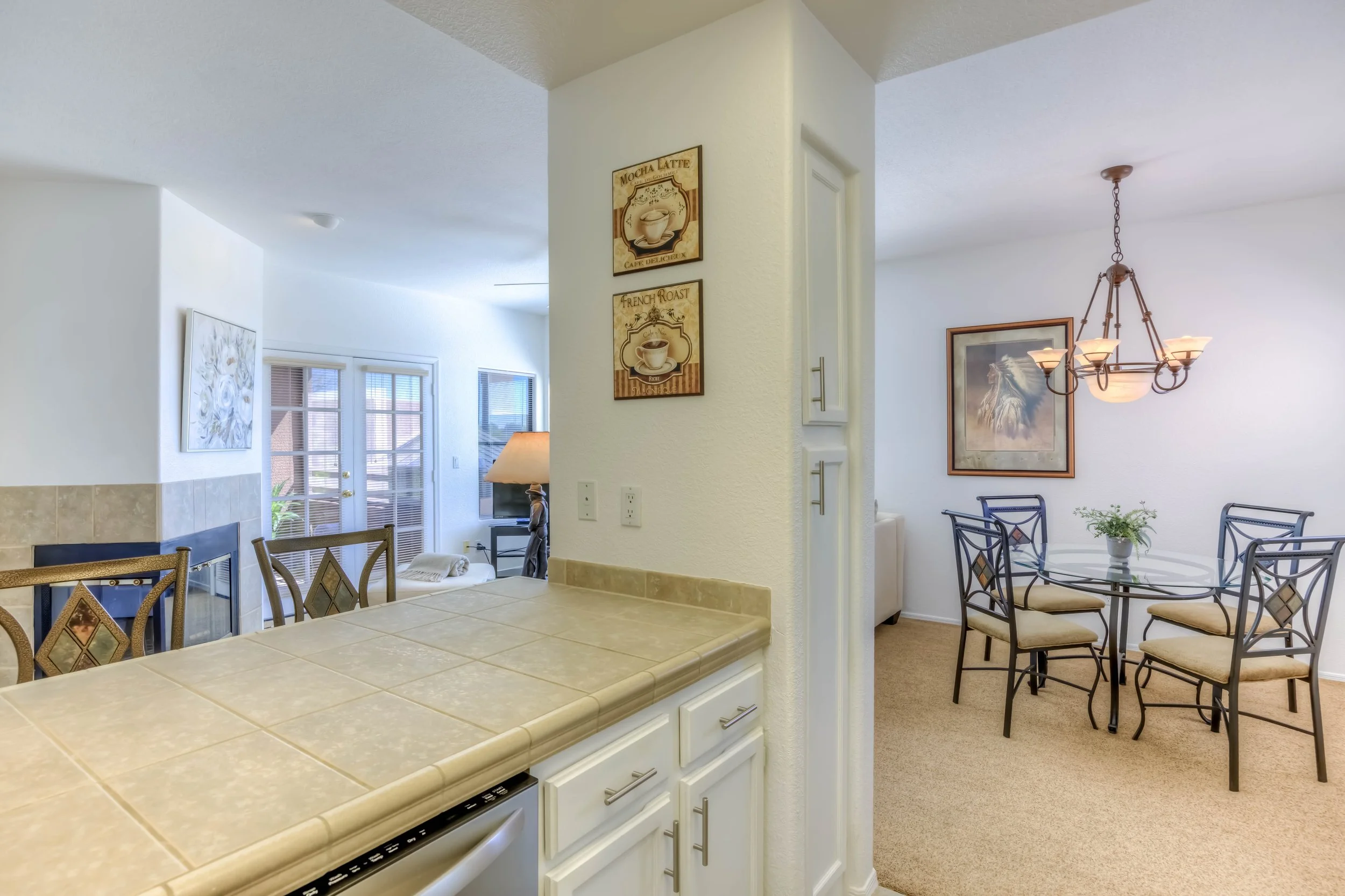 27 Kitchen photo c.jpg