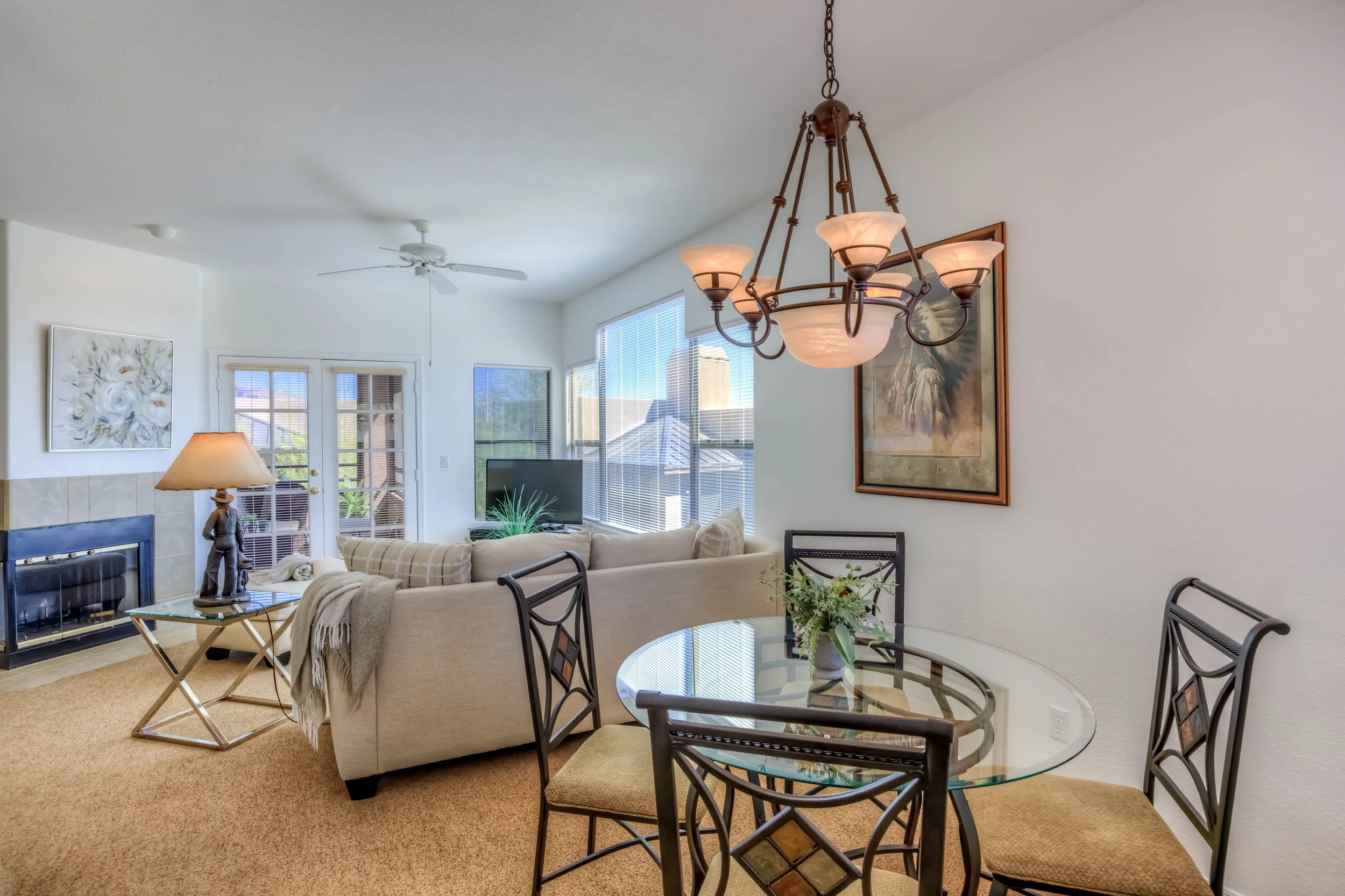 30 Dining photo b.jpg