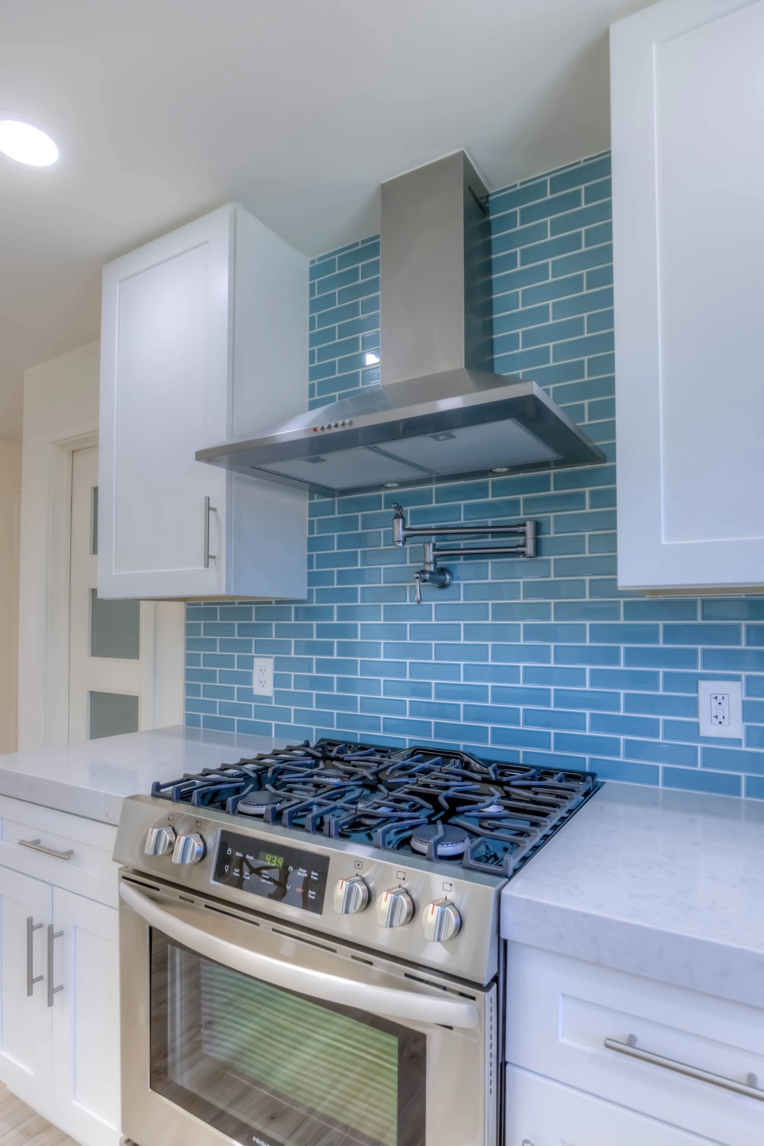 17 Kitchen photo f.jpg