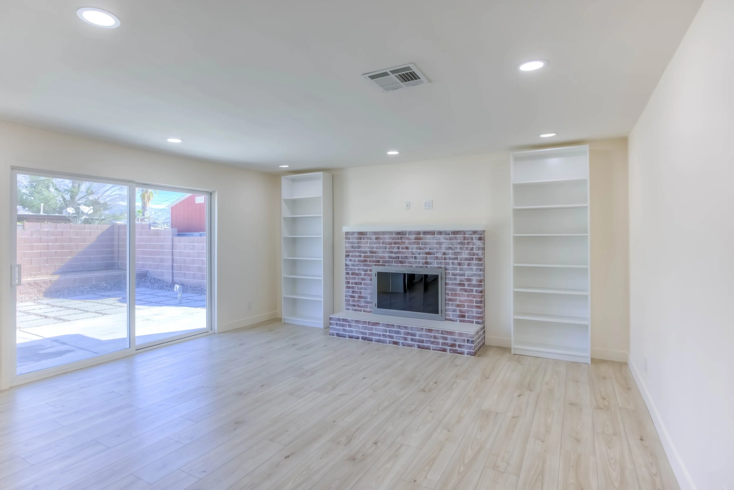 20 Family Room photo a.jpg