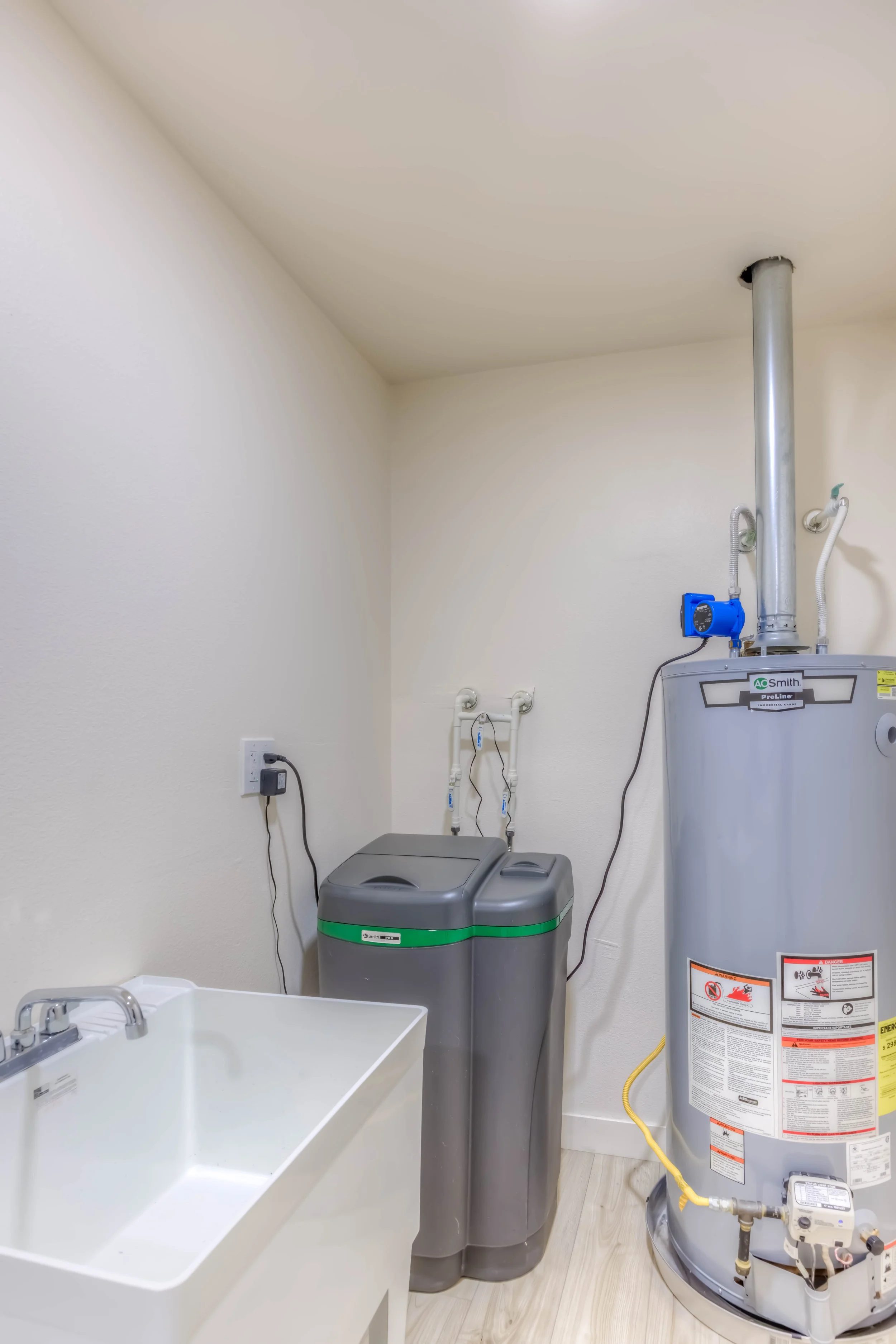 24 Laundry:Utility Room photo b.jpg