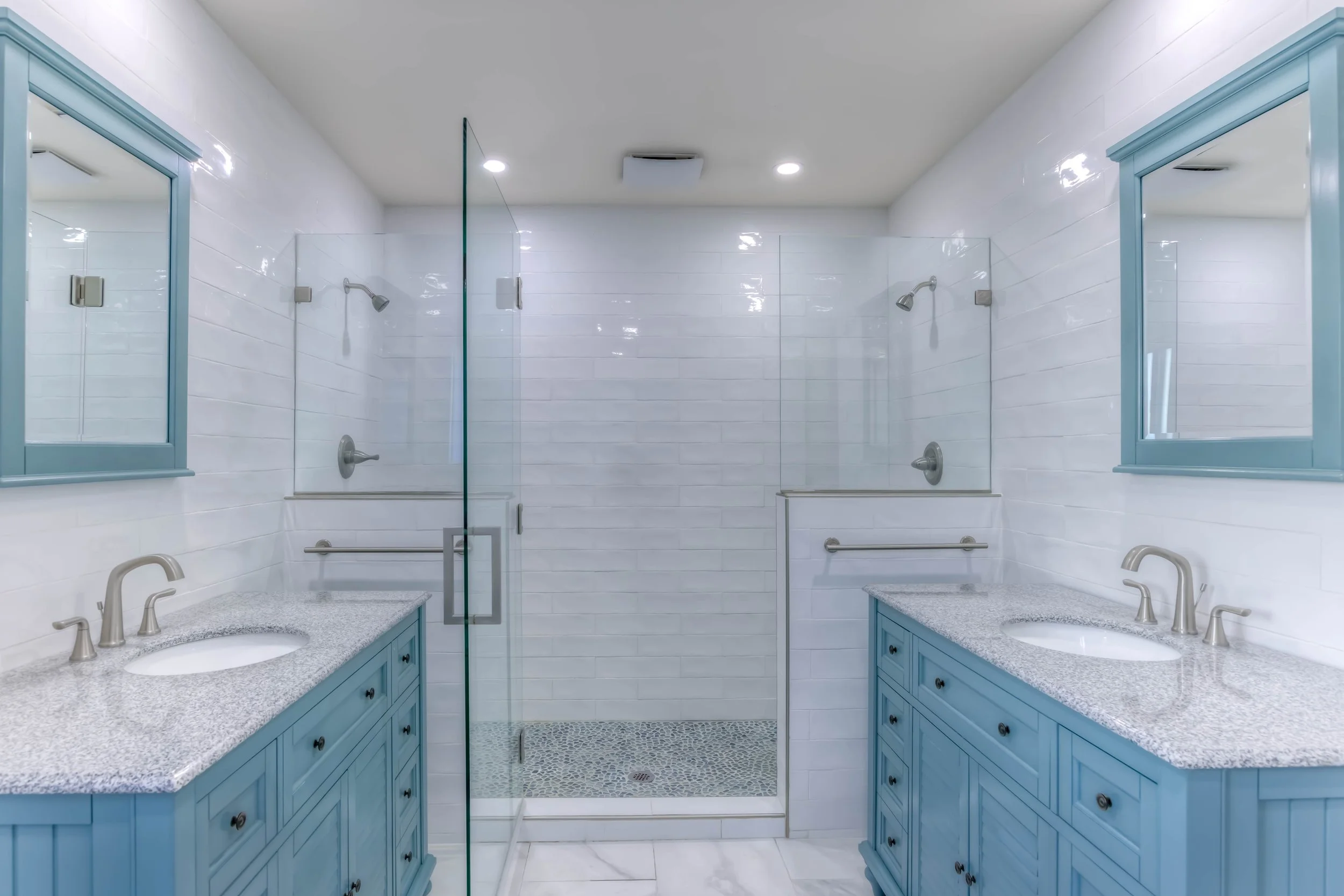 29 Main Bathroom.jpg