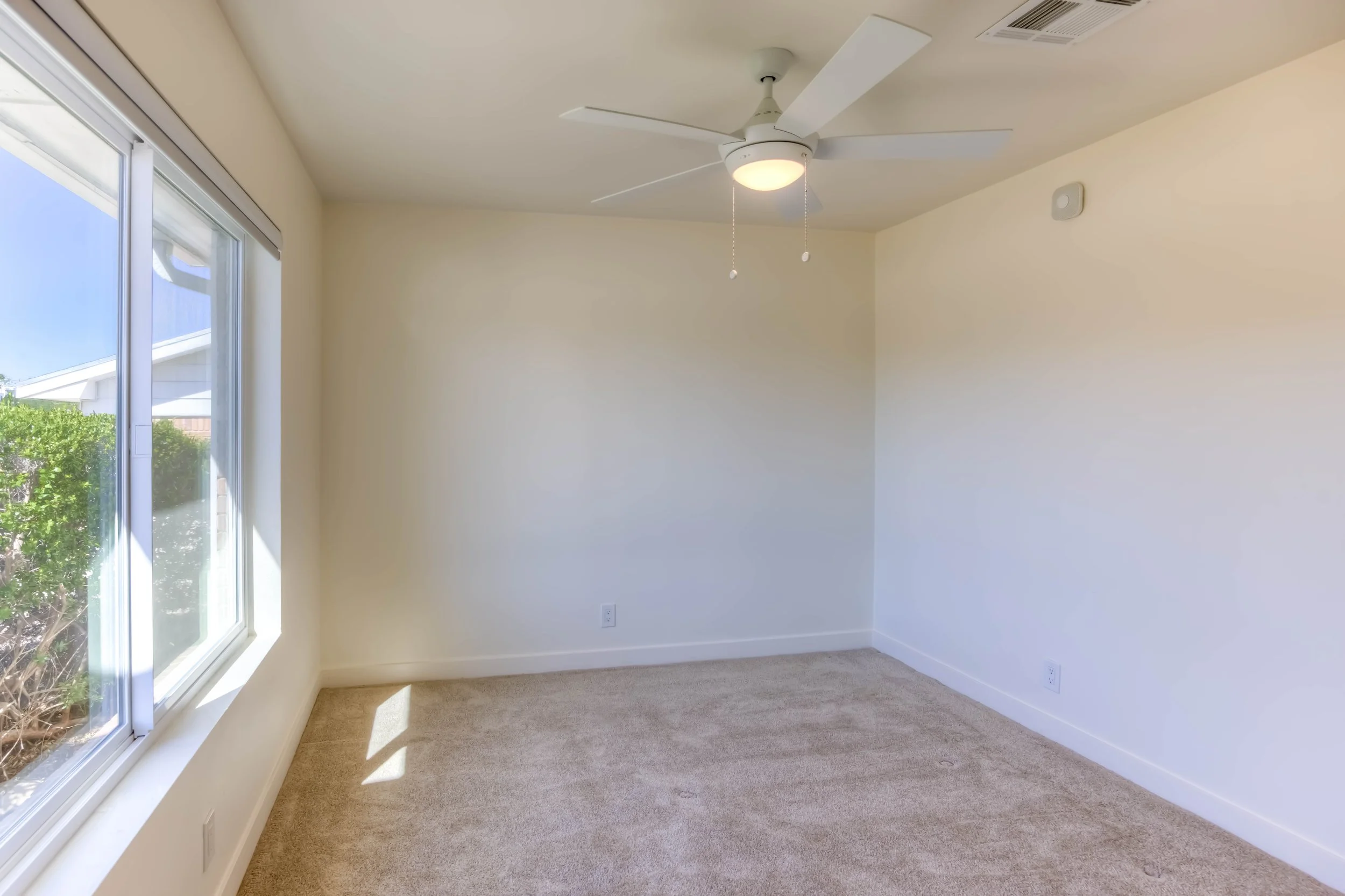 31 Bedroom 1 photo a.jpg