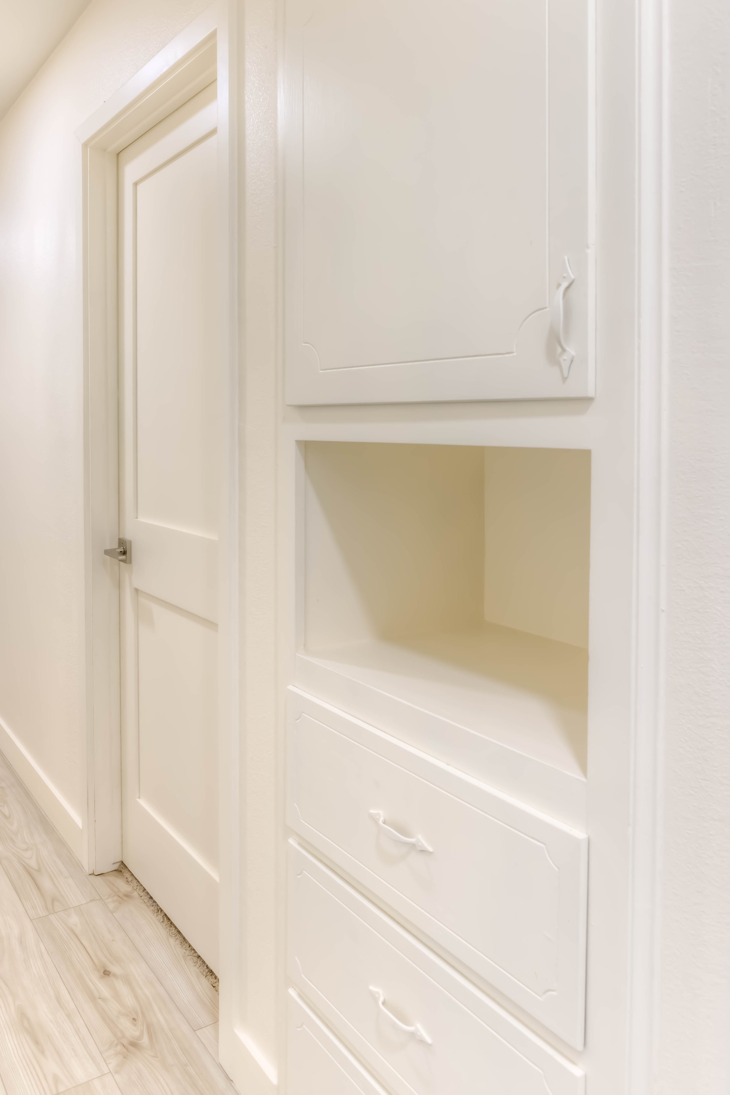 33 Hall Cabinet:Draws.jpg