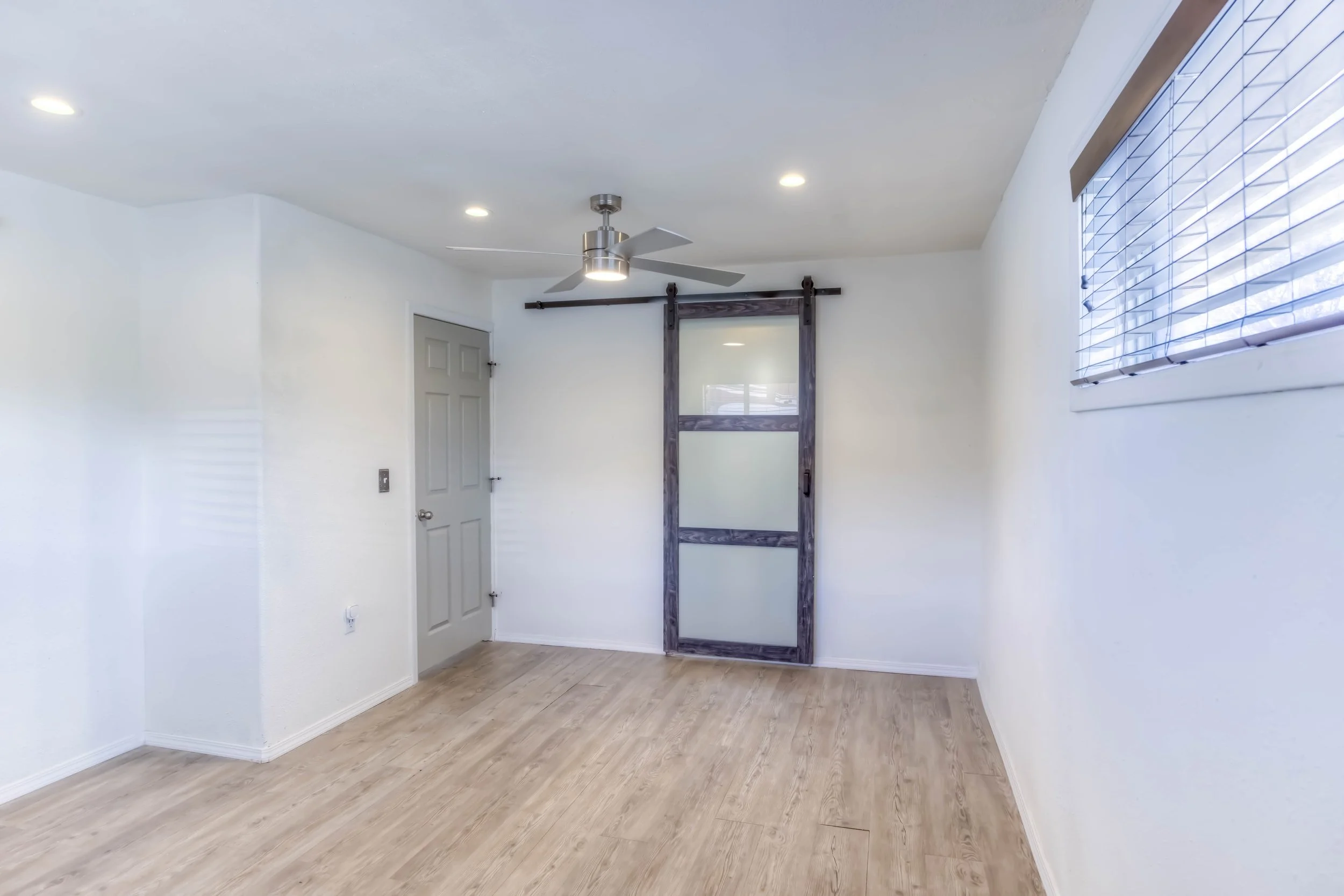 9 Bedroom 1 photo a.jpg