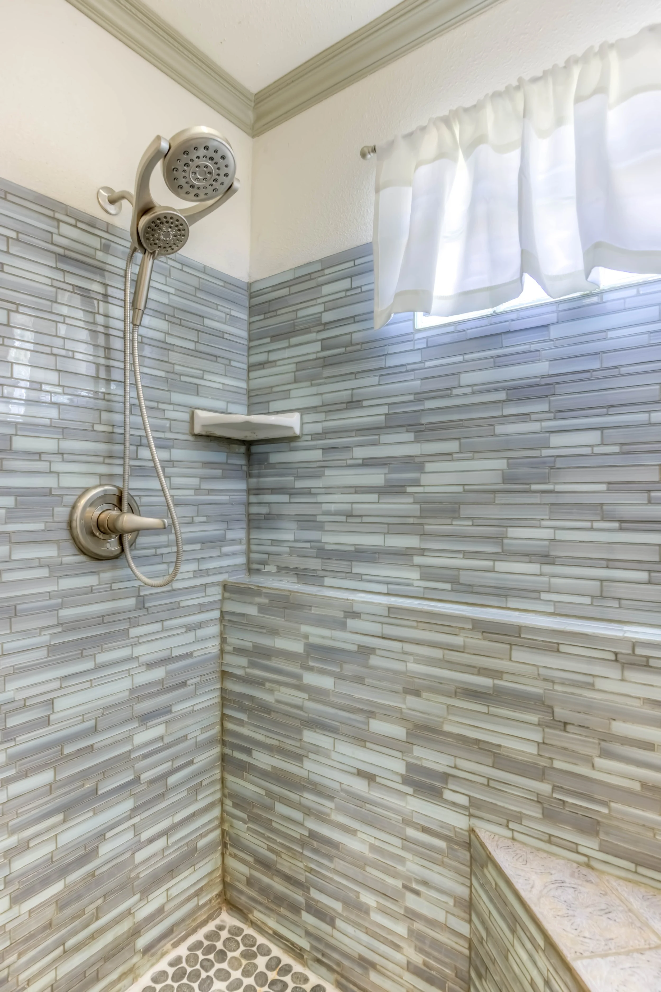 16 Bathroom 1 photo c.jpg