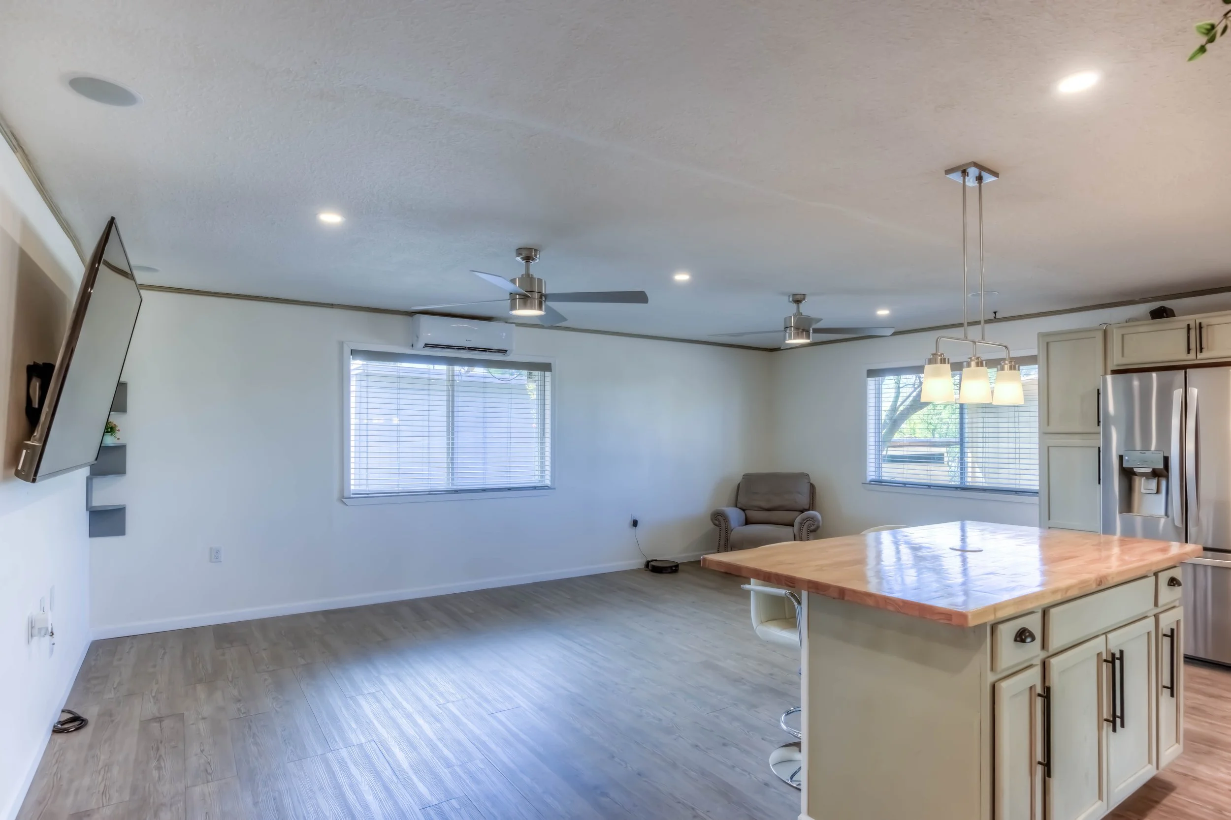 18 Living Room photo a.jpg