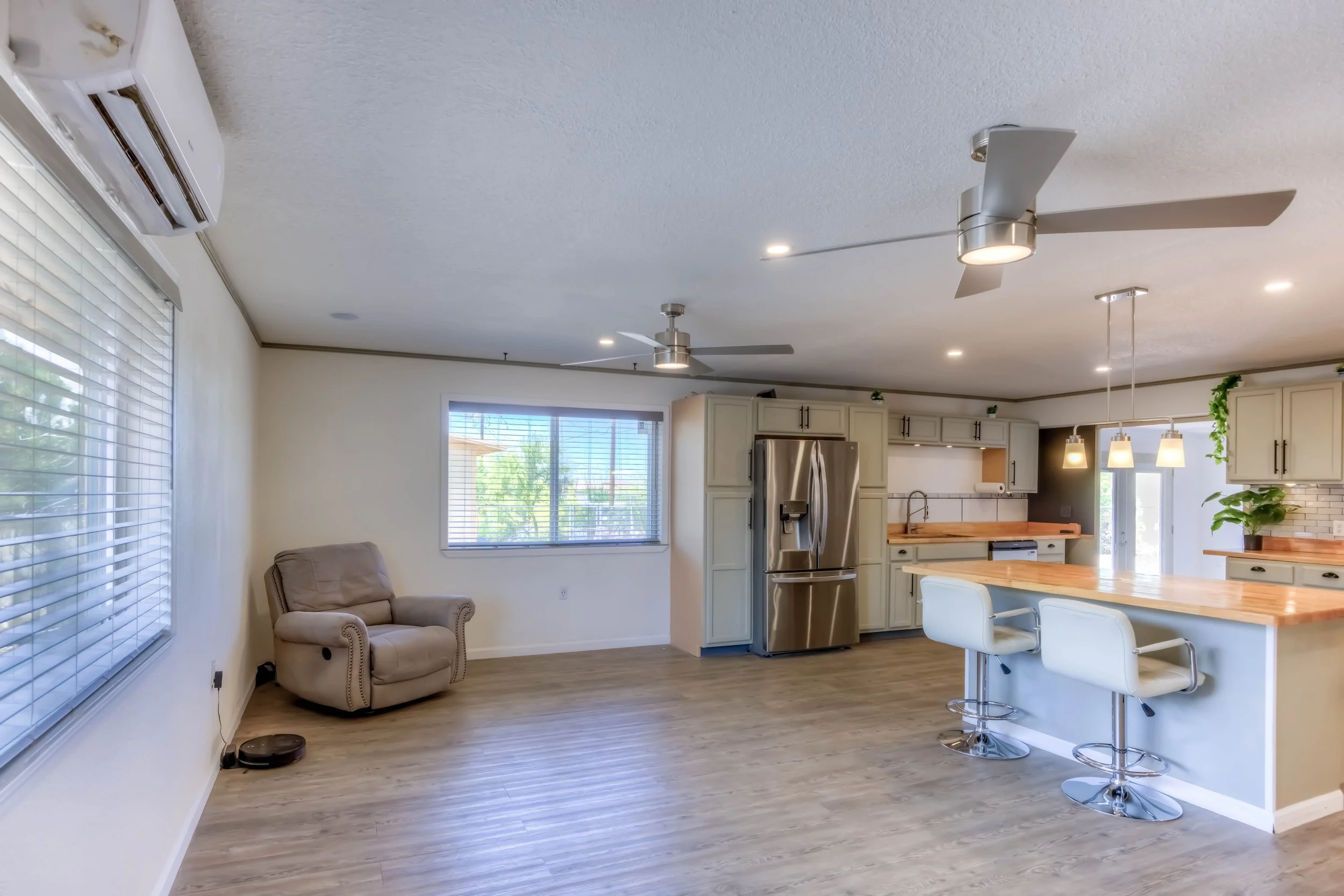 20 Living Room photo c.jpg