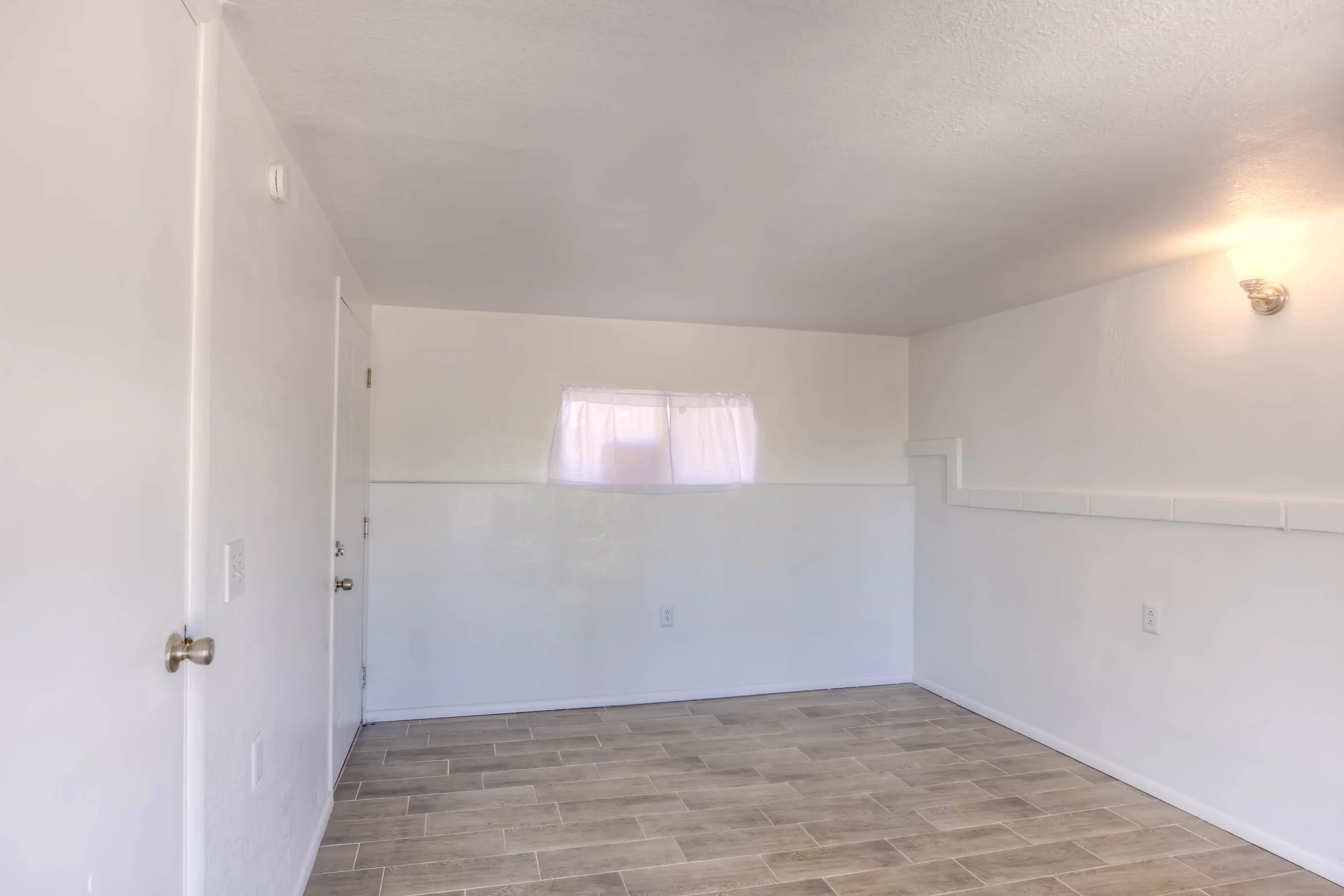 25 Family Room photo a.jpg