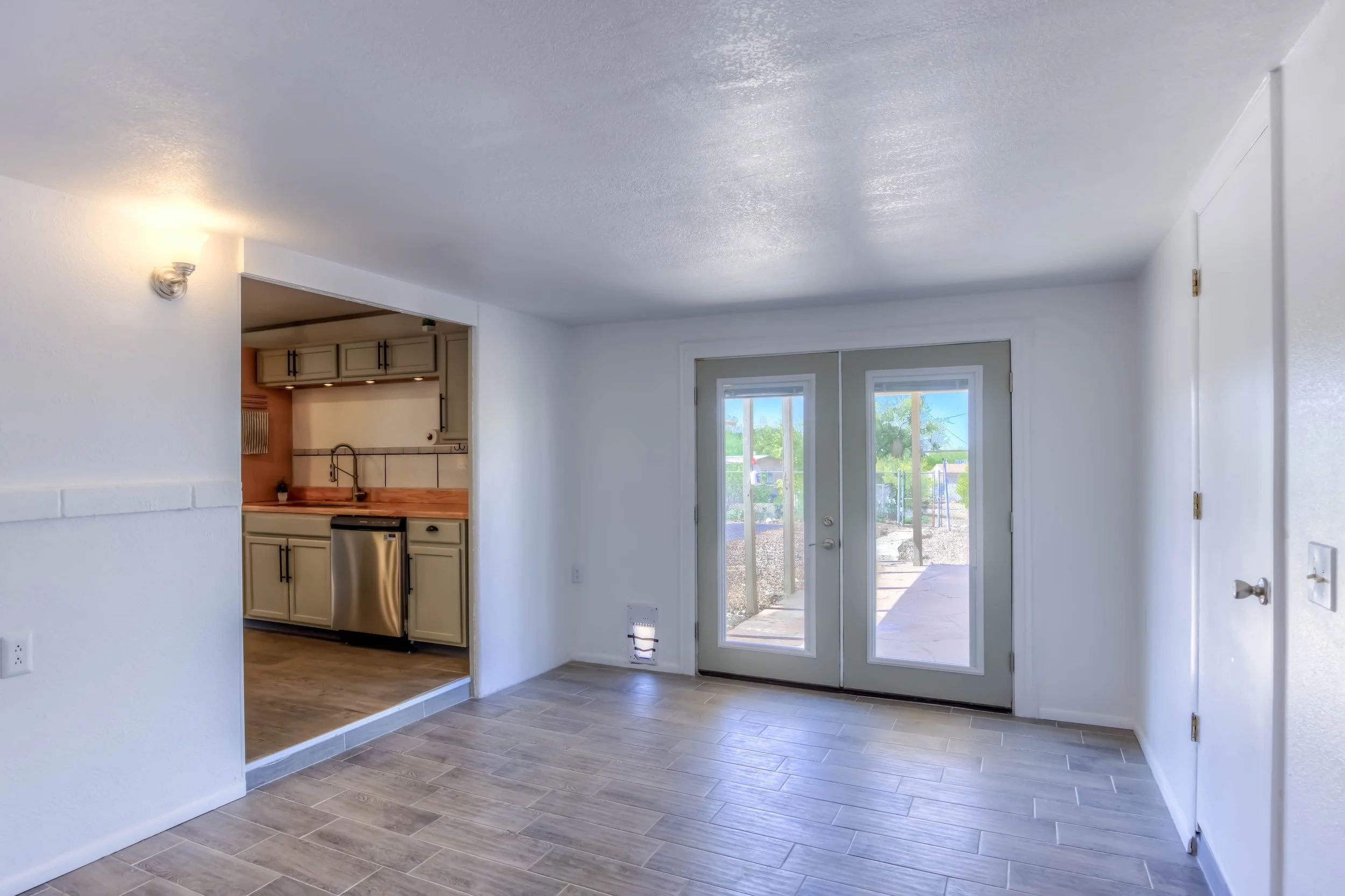 26 Family Room photo b.jpg