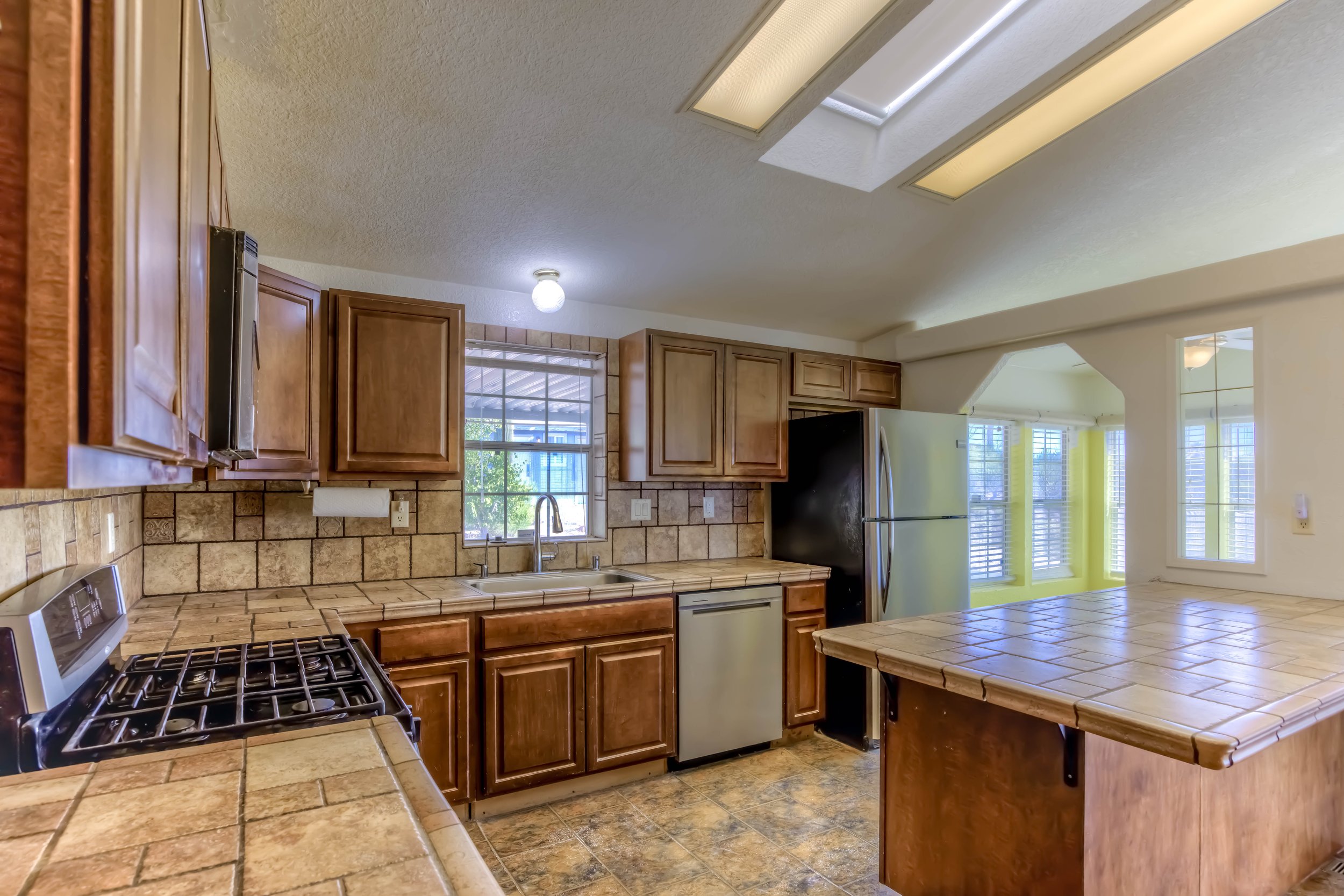 16 Kitchen photo b.jpg