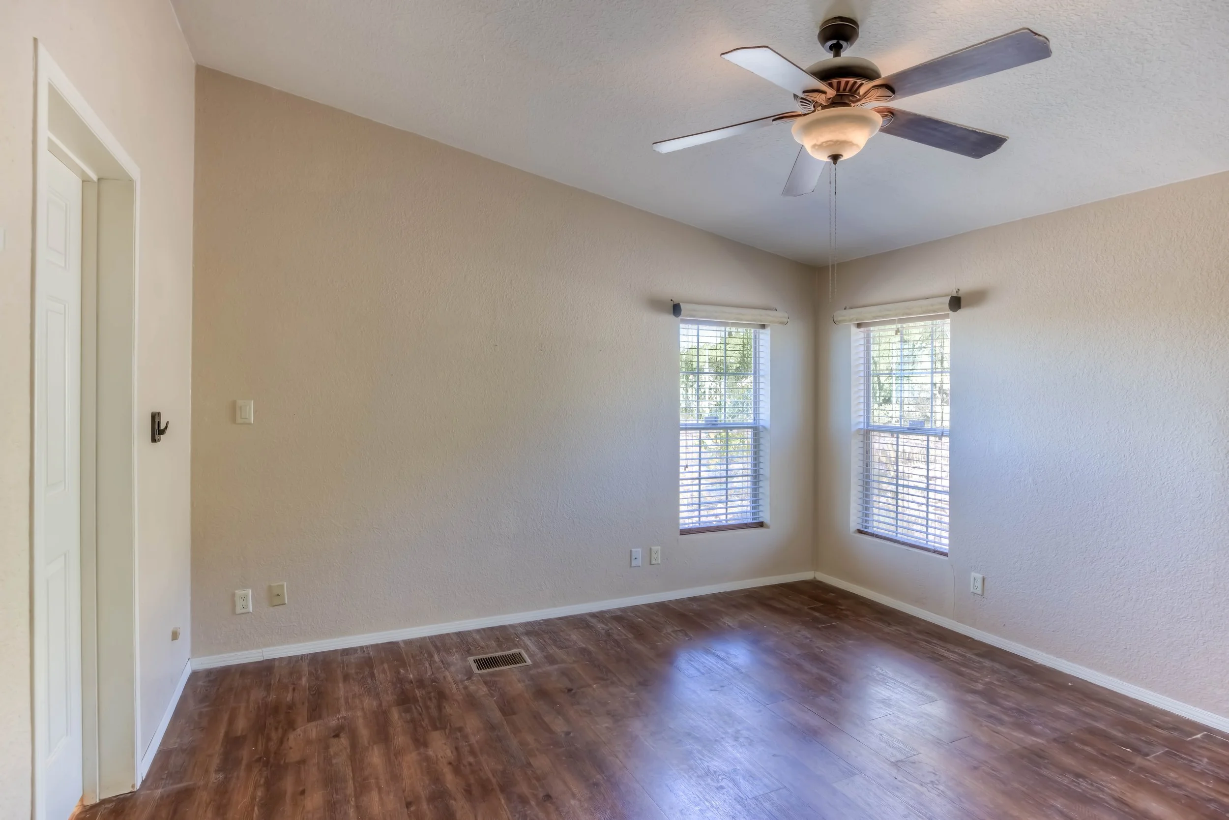 20 Main Bedroom photo a.jpg