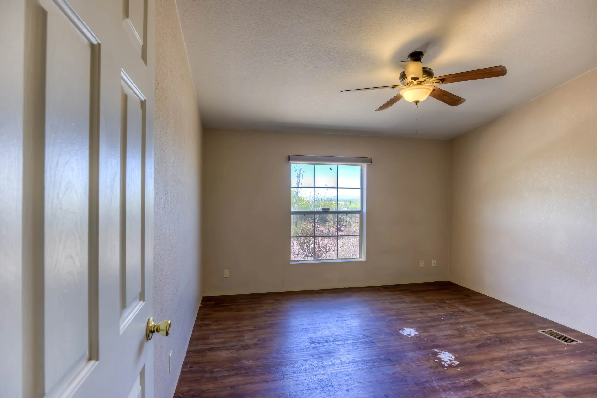 23 Bedroom photo a.jpg