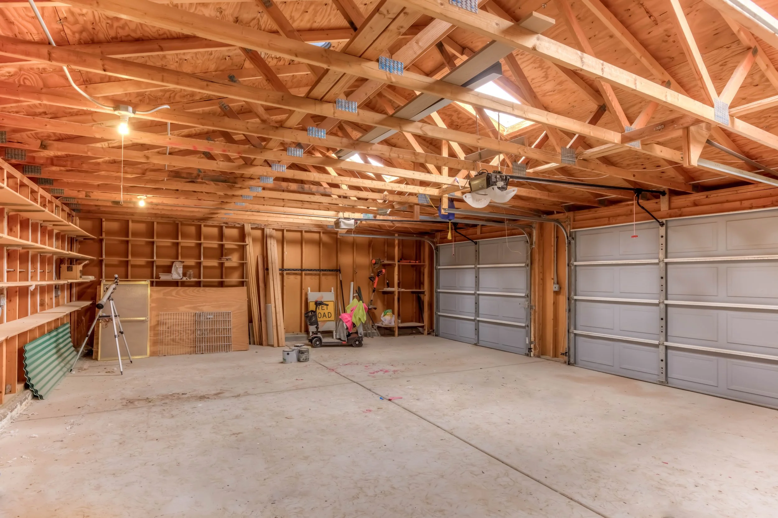 27 Garage Interior photo b.jpg