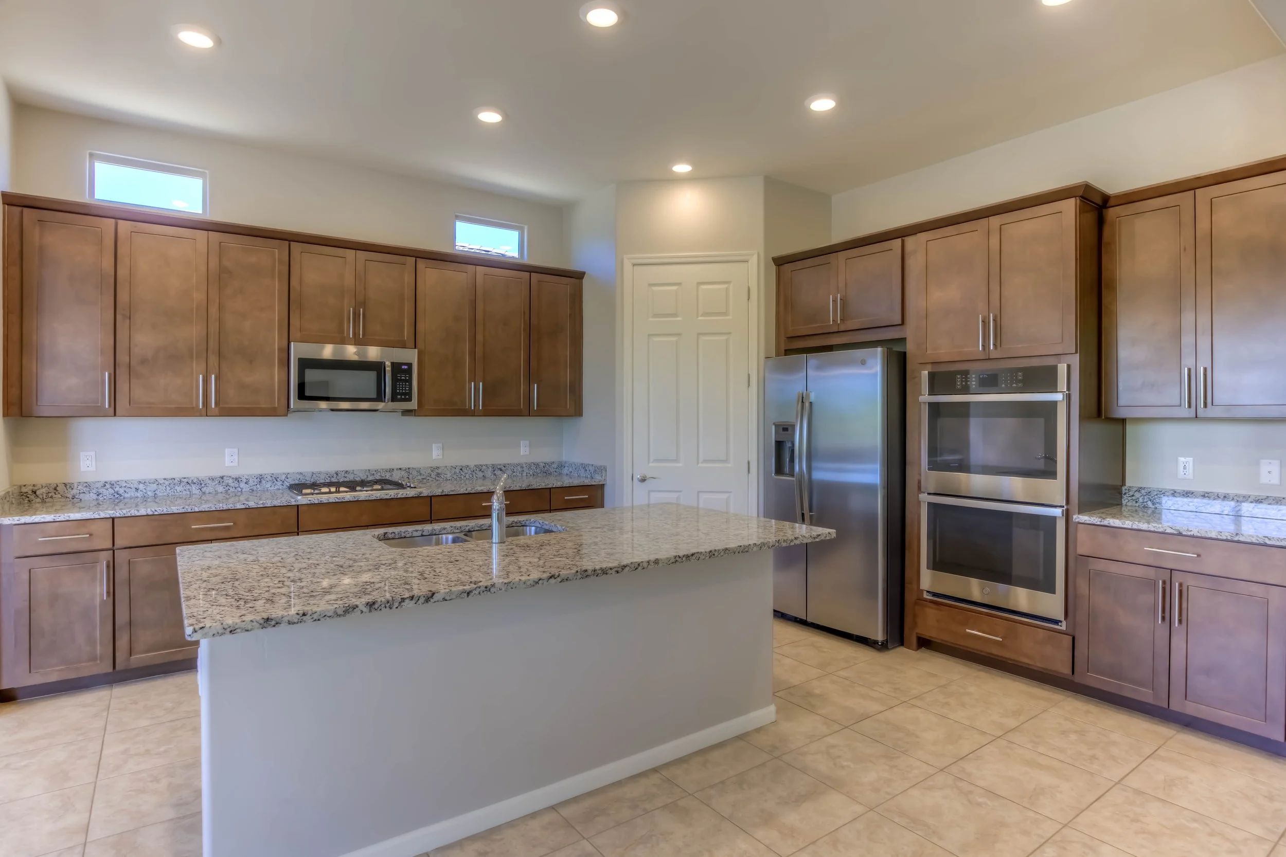 15 Kitchen photo d.jpg