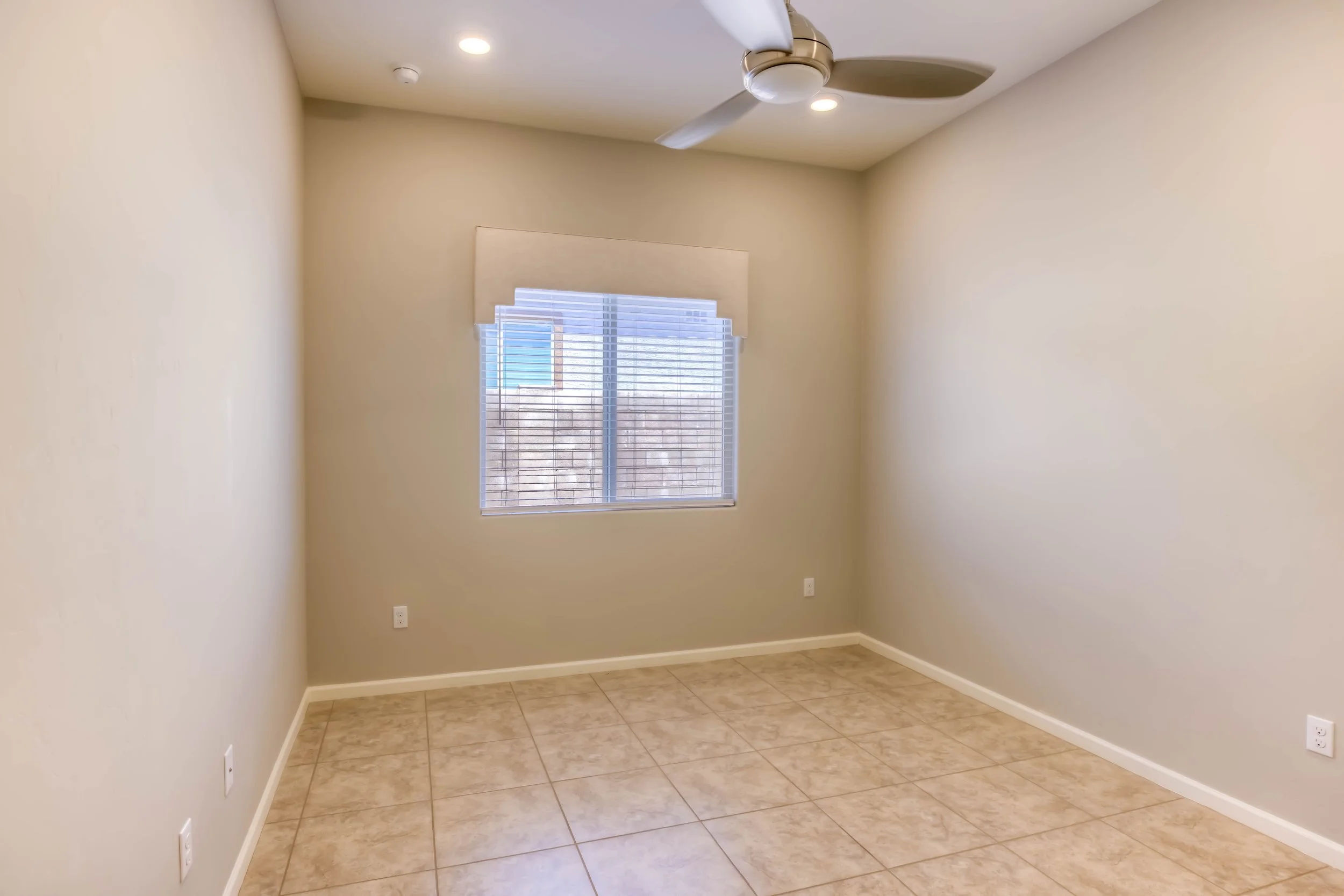 19 Bedroom 1 photo a.jpg