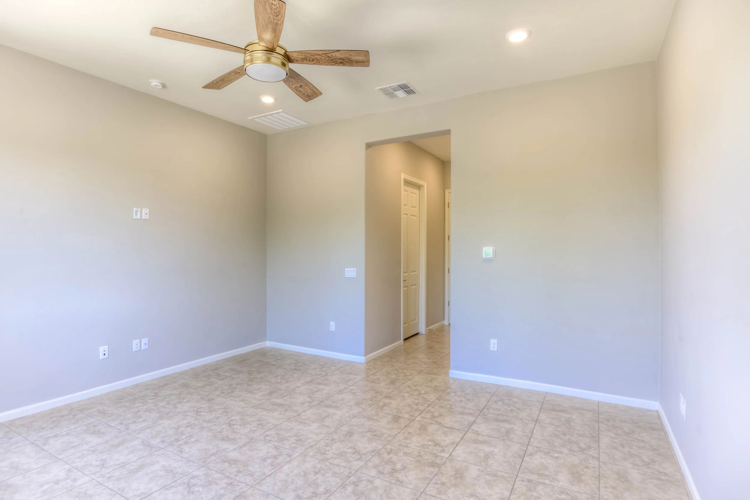 26 Main Bedroom photo b.jpg