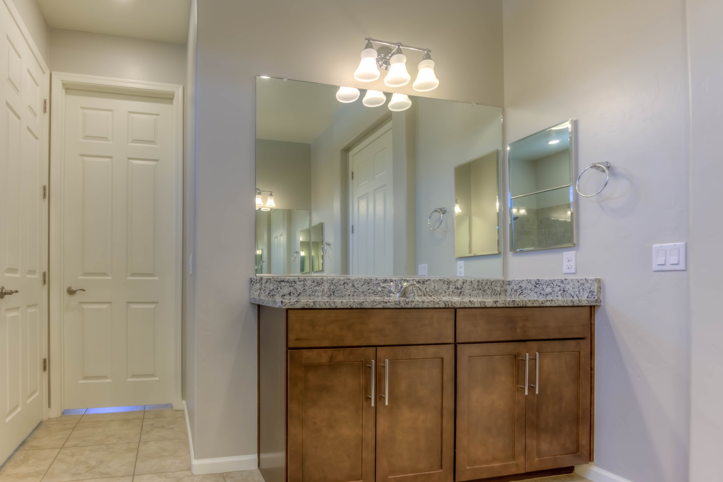 28 Main Bathroom photo .jpg