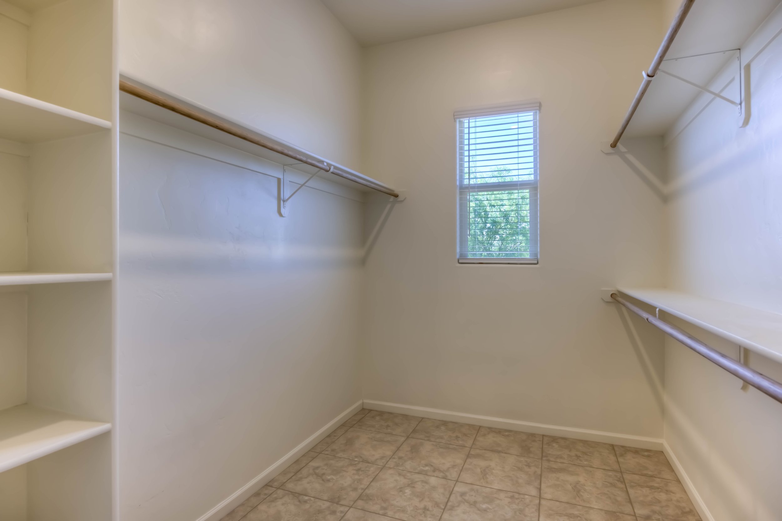 29 Main Bedroom Closet 2.jpg