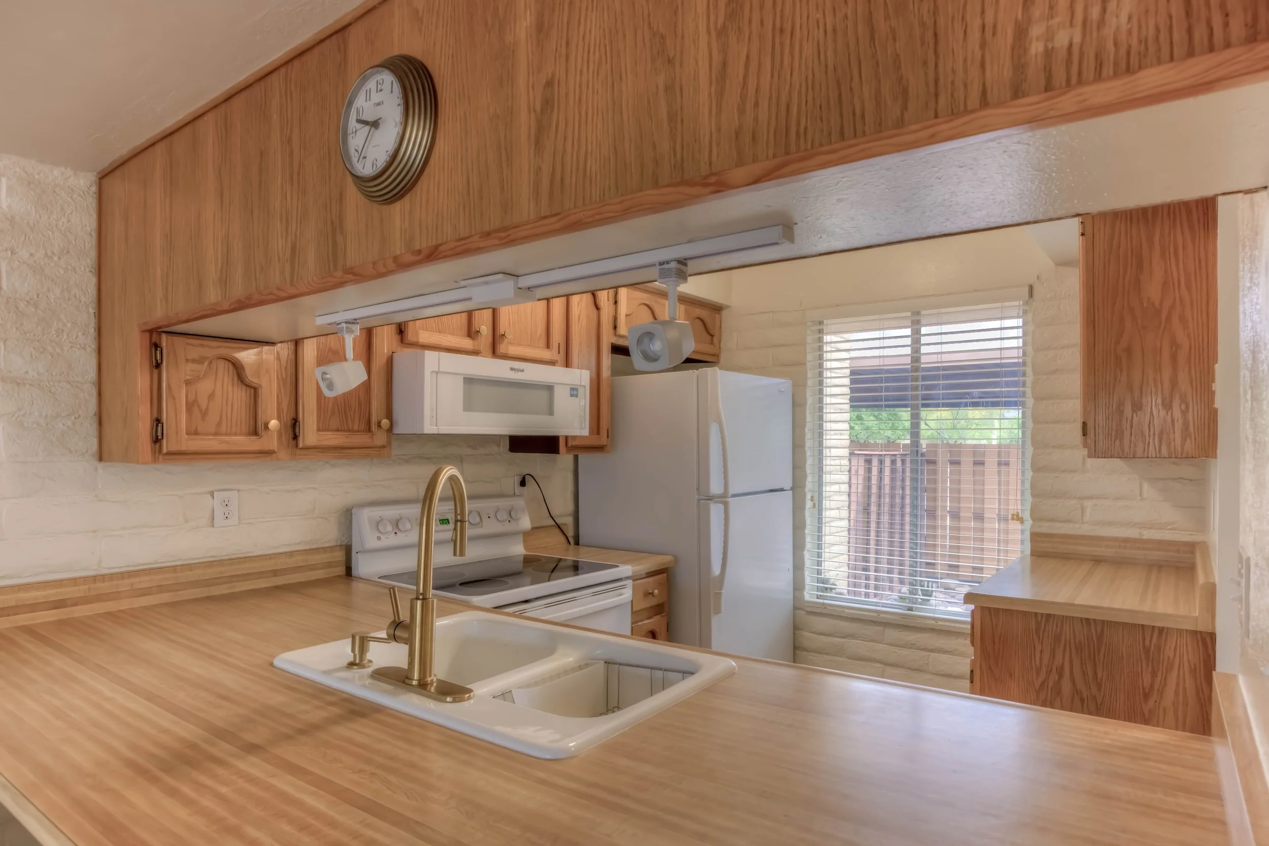 6 Kitchen photo a.jpg