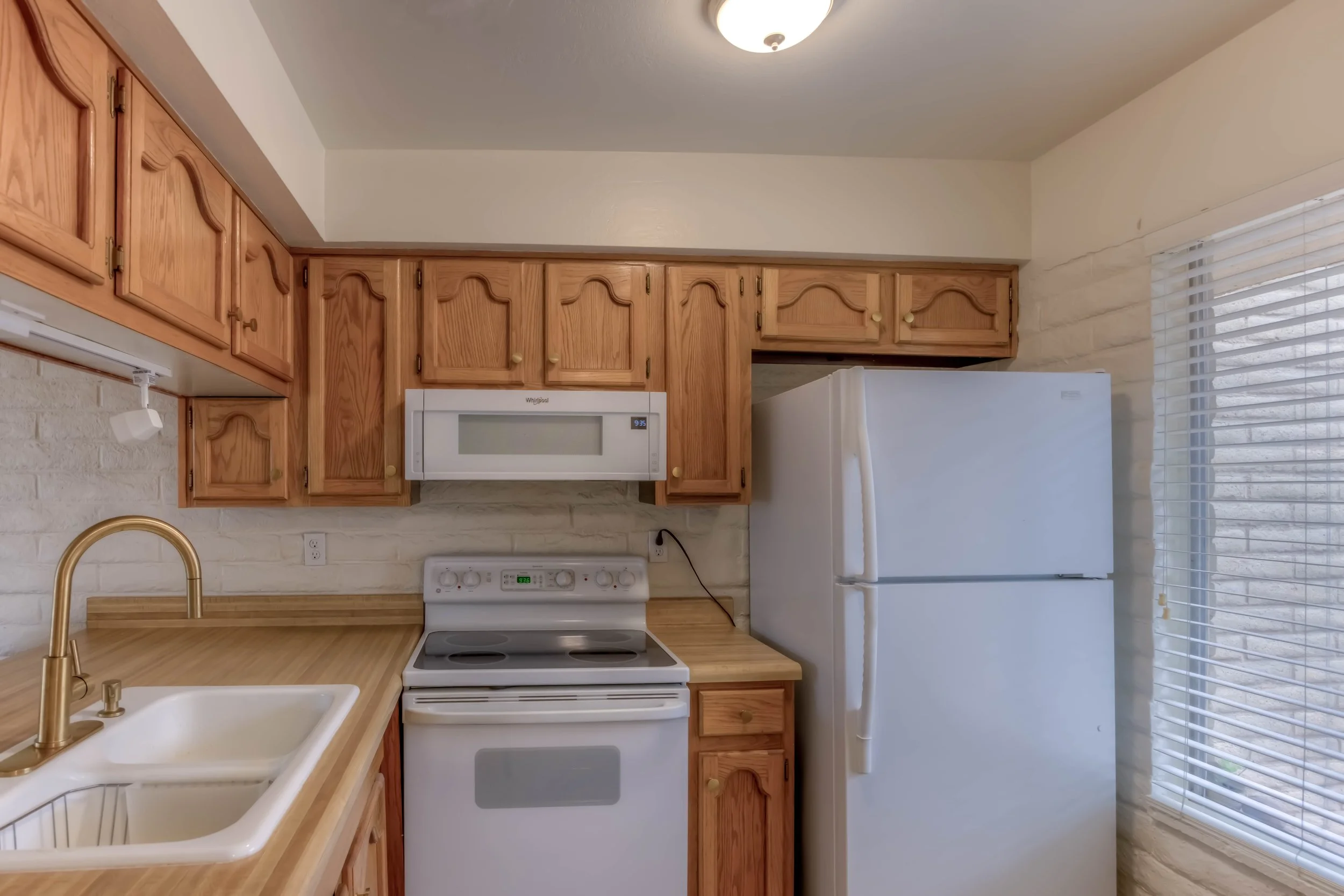 7 Kitchen photo b.jpg