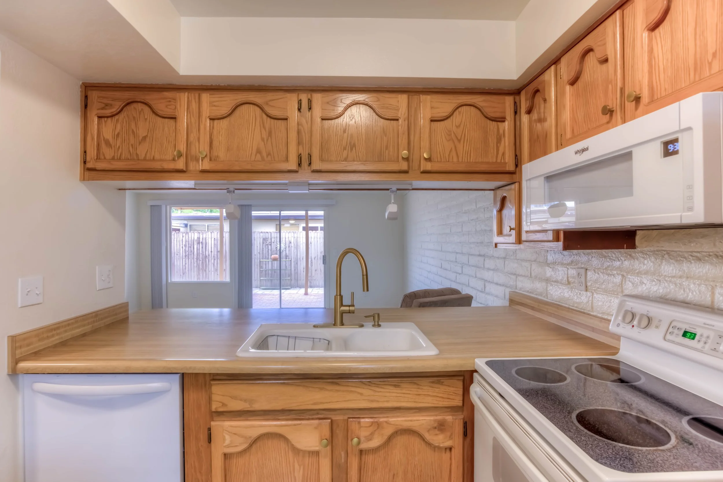 9 Kitchen photo d.jpg