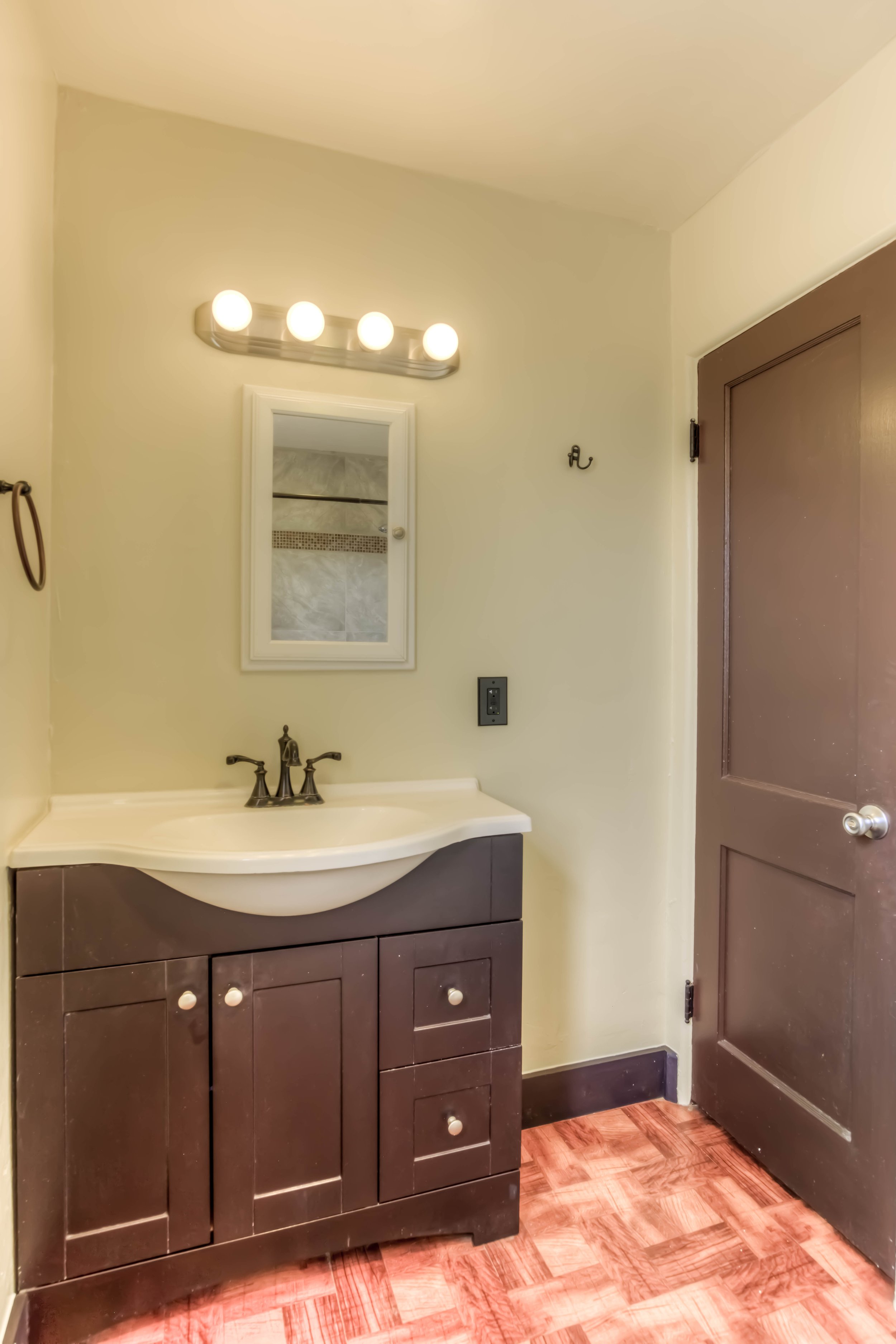 19 Bathroom photo a.jpg