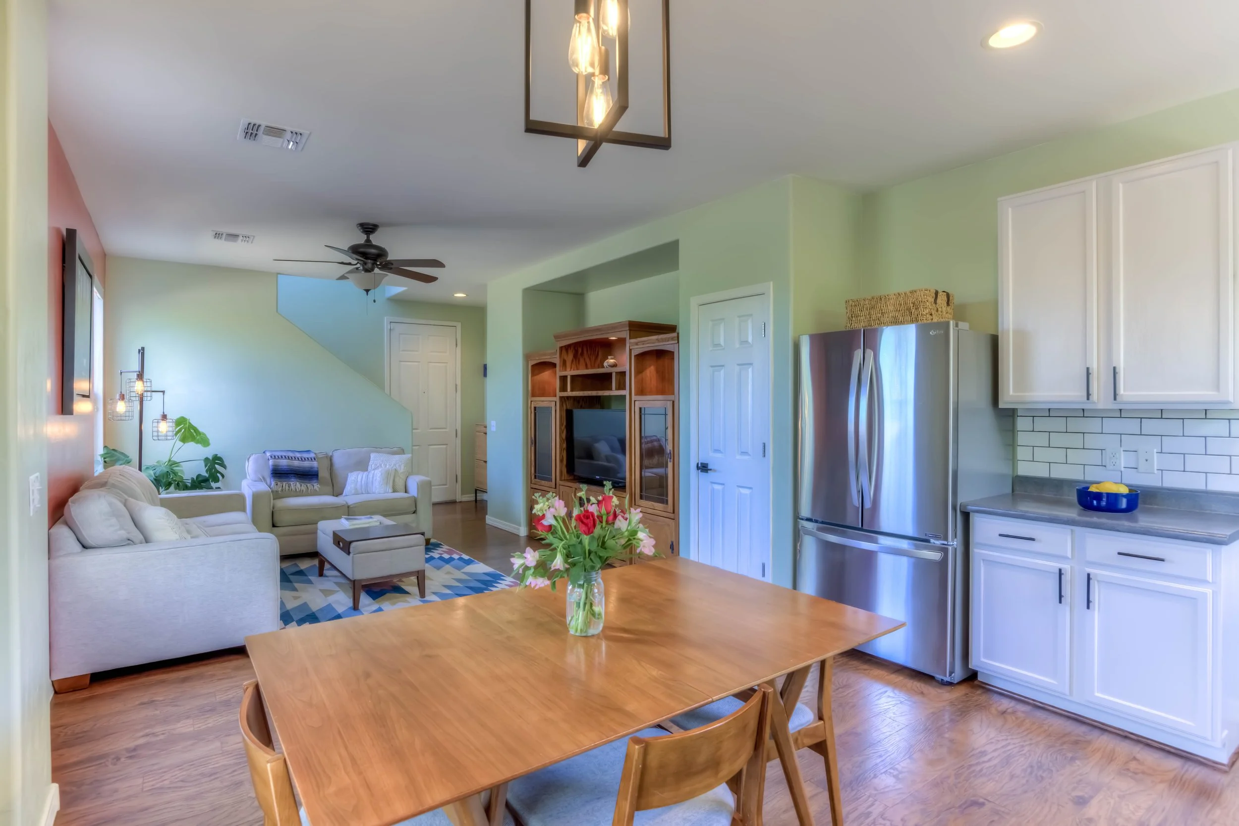 11 Kitchen photo b.jpg