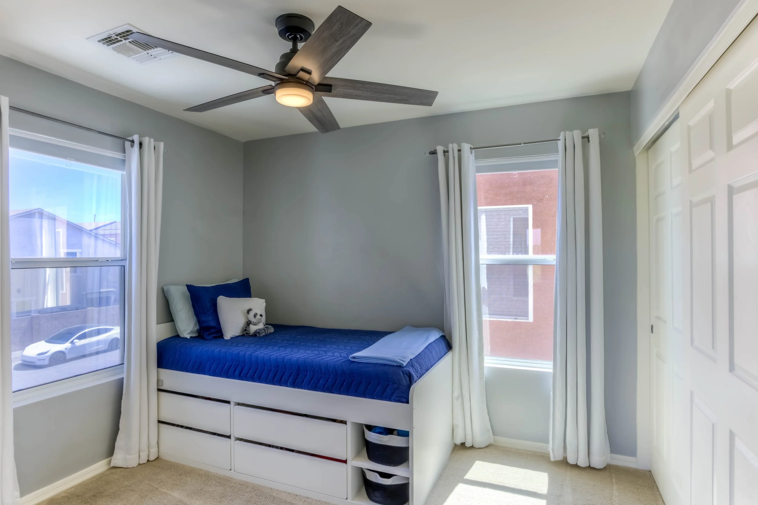 26 Bedroom photo a.jpg