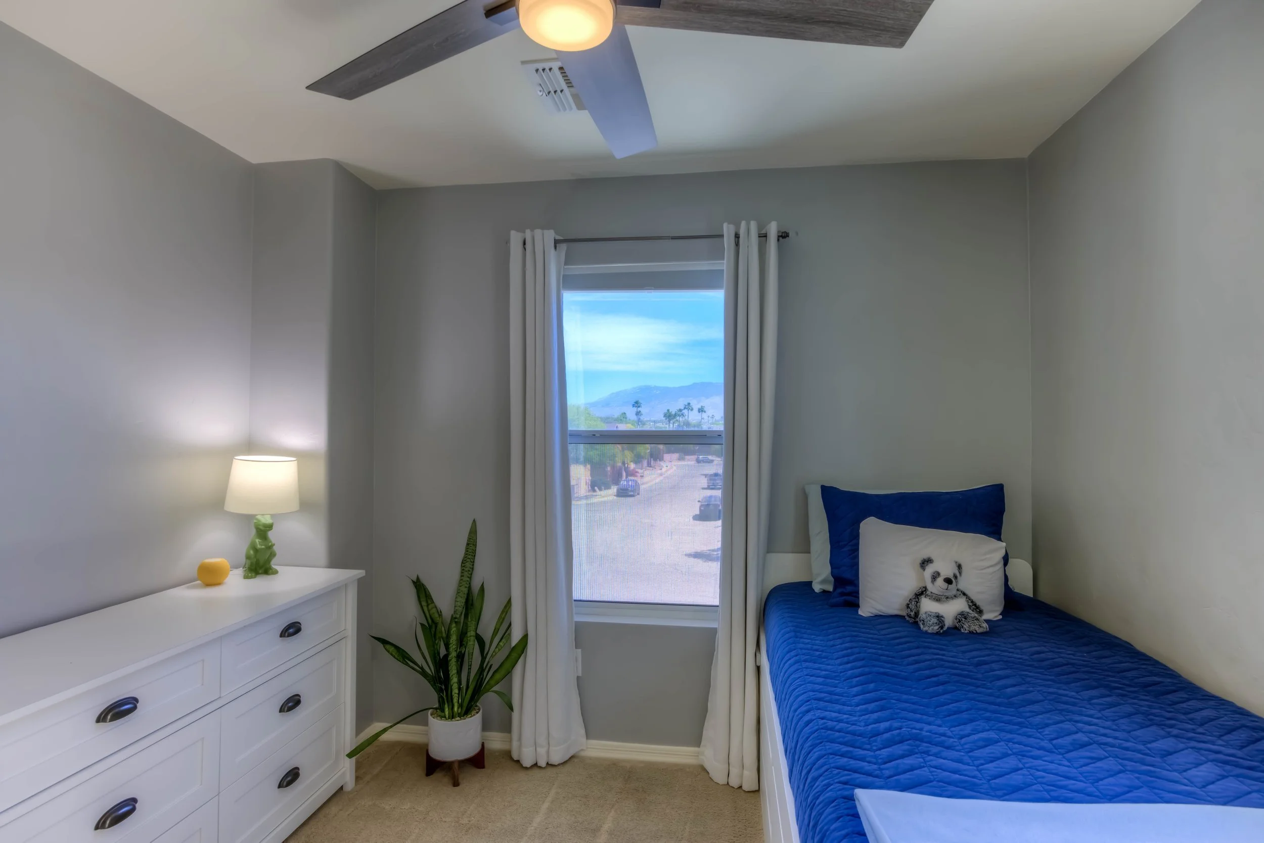 27 Bedroom photo b.jpg