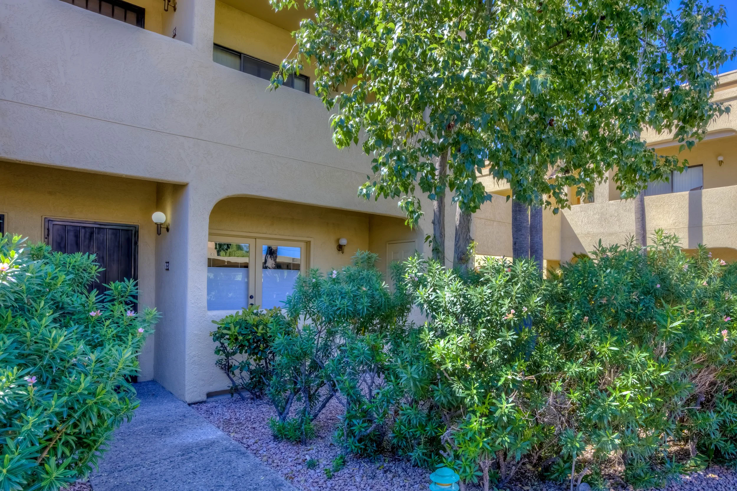 6 Exterior photo f.jpg