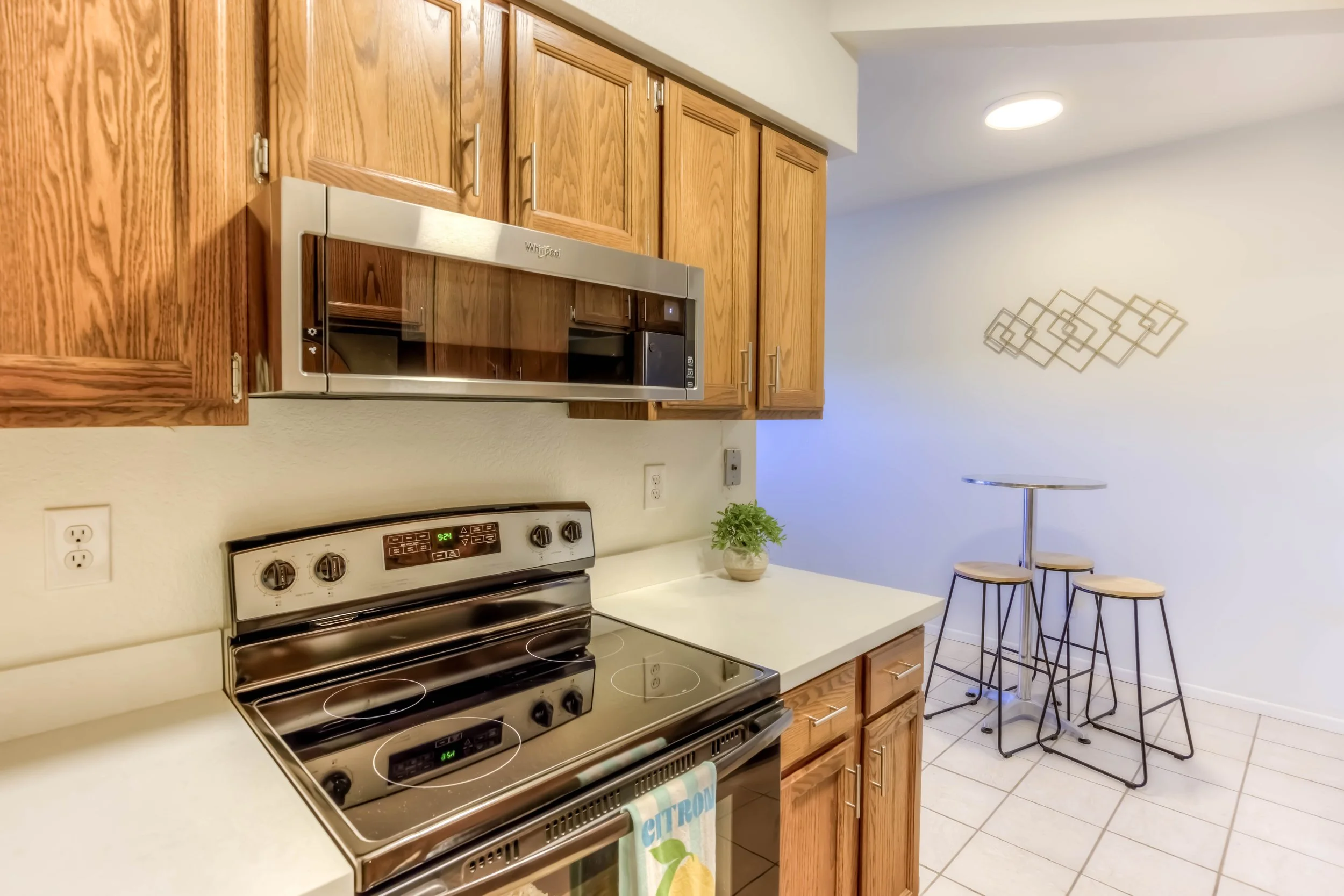 18 Kitchen photo b.jpg