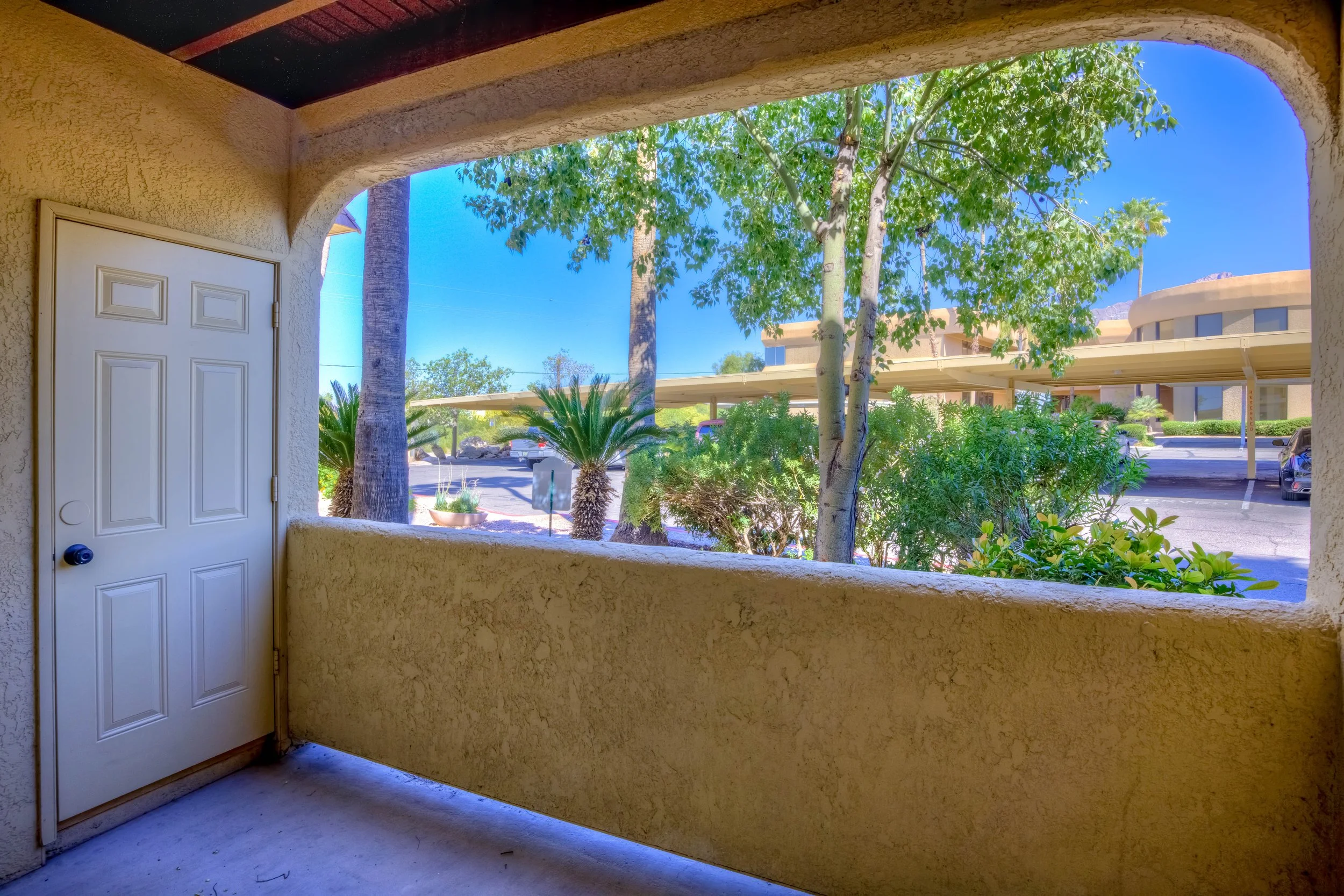 32 Patio photo d.jpg