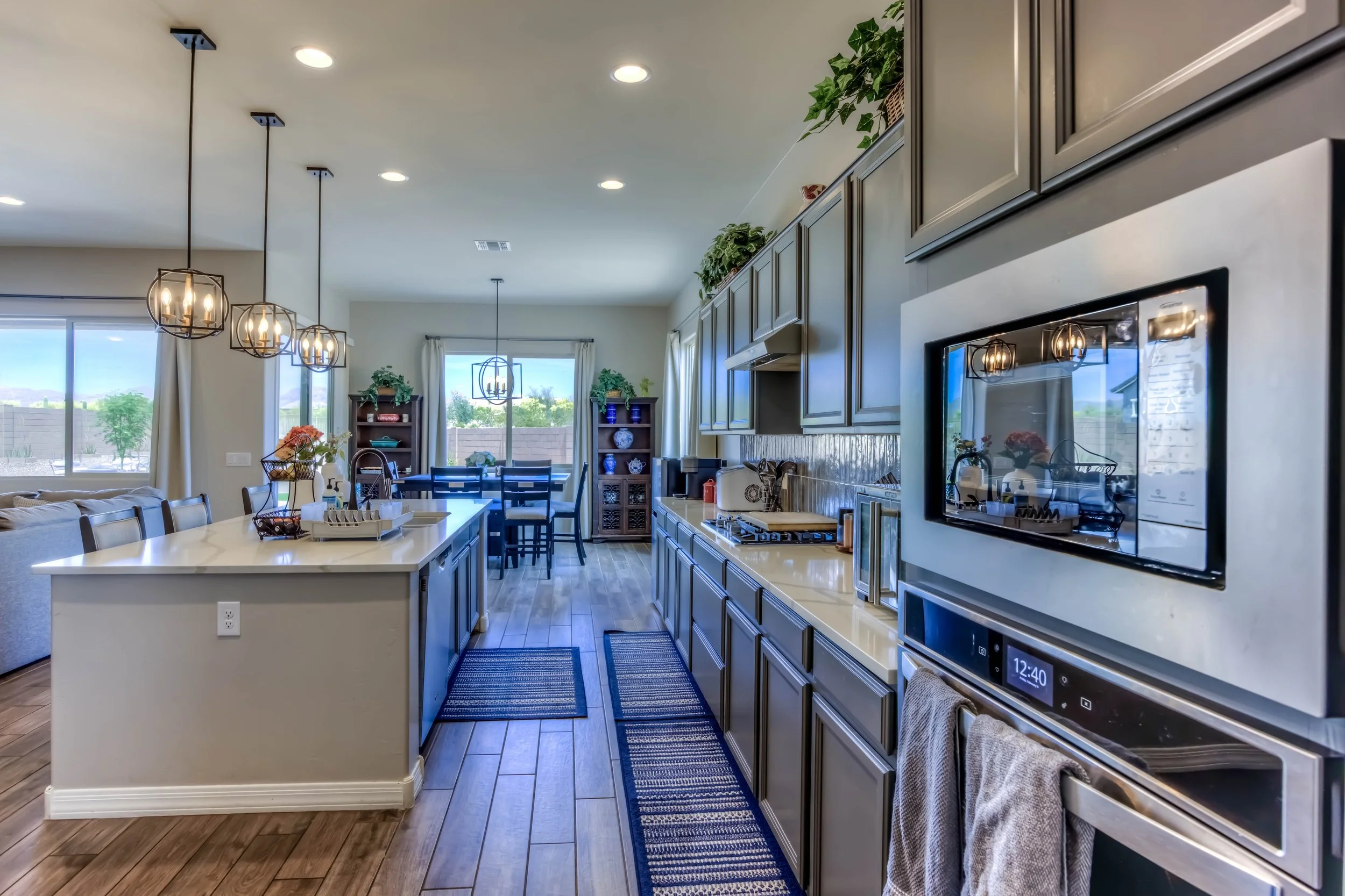 23 Kitchen photo b.jpg