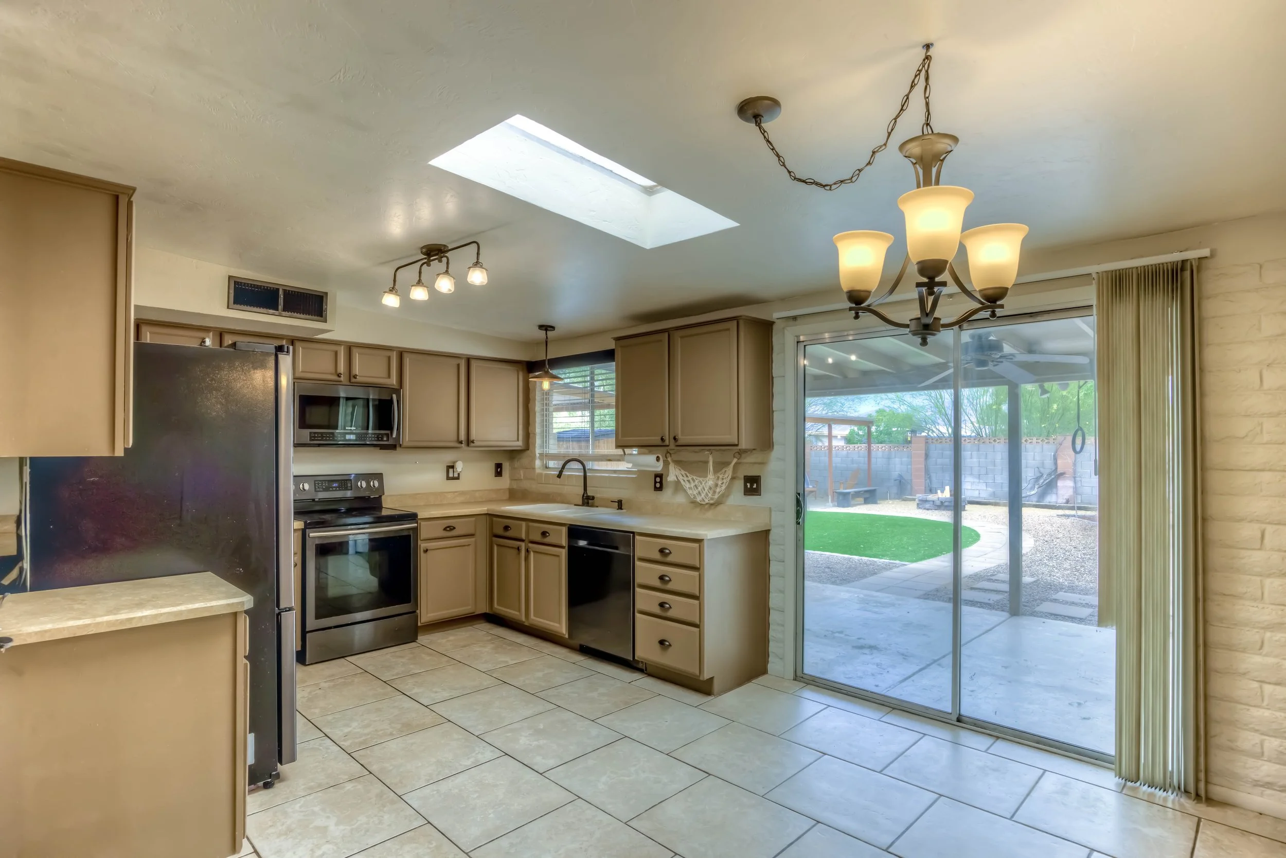 12 Kitchen photo a.jpg