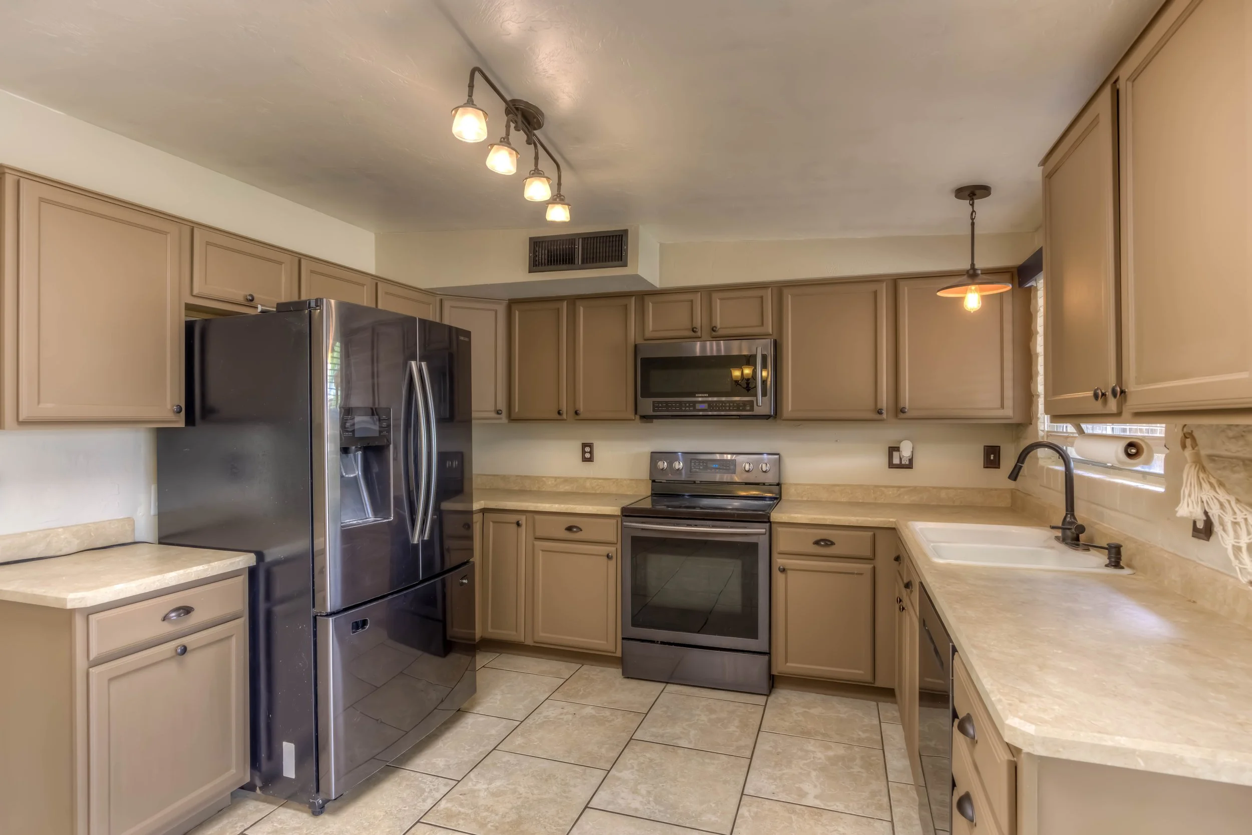 13 Kitchen photo b.jpg