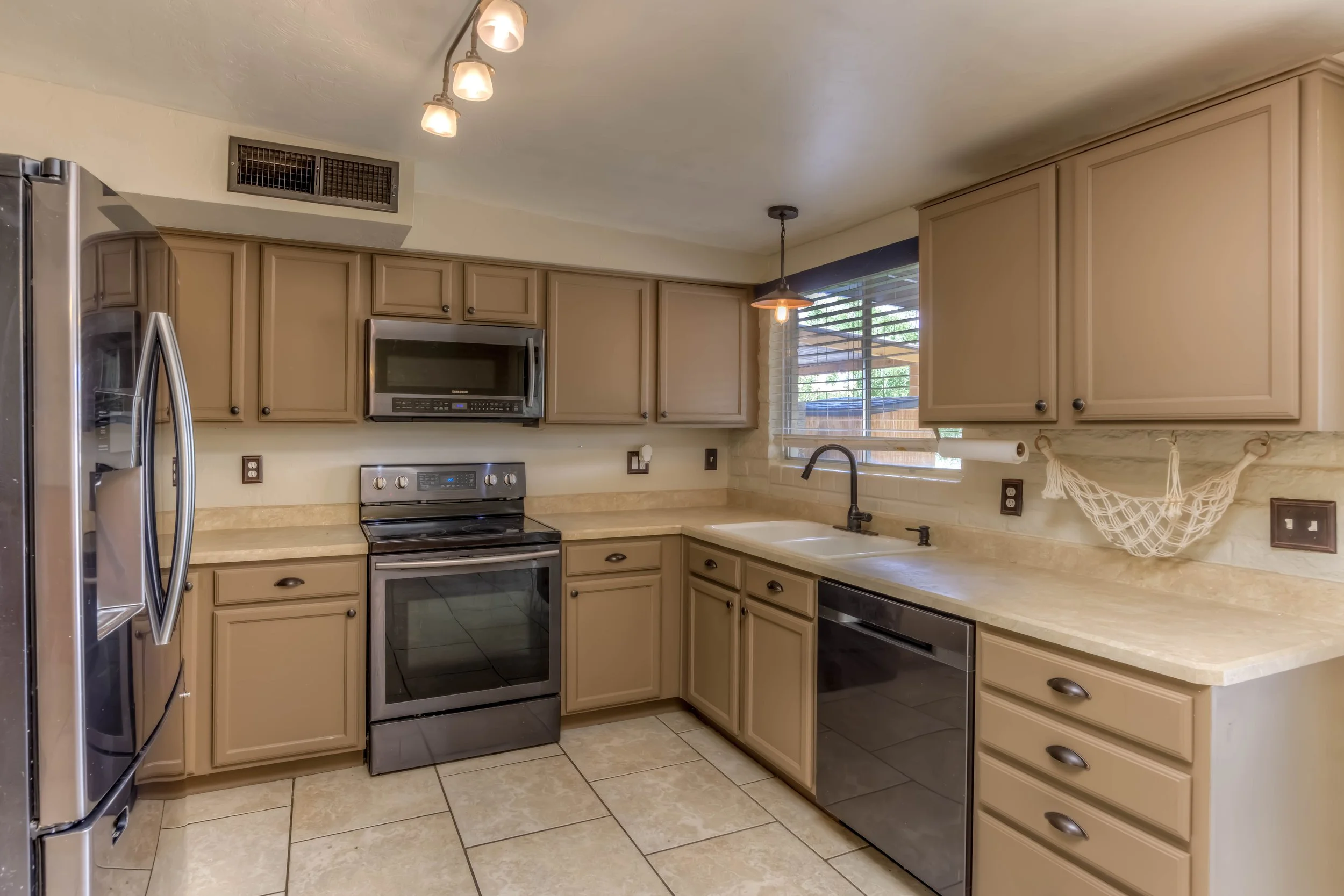 15 Kitchen photo d.jpg