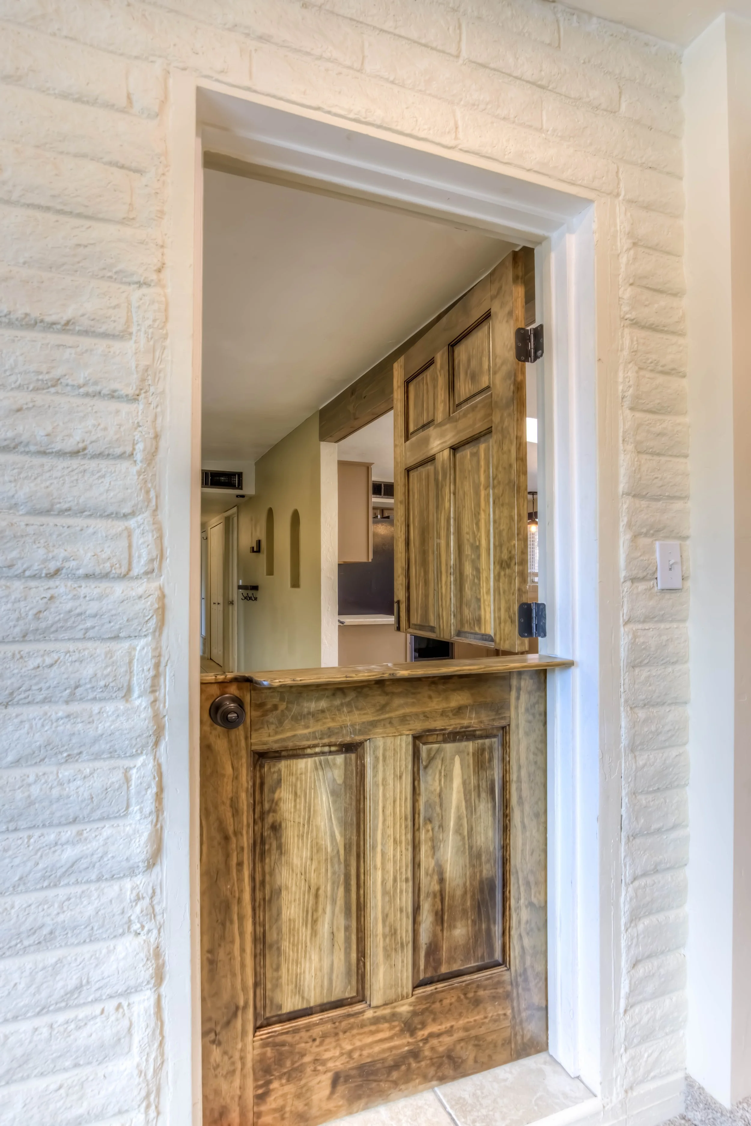 17 Family Room photo b.jpg