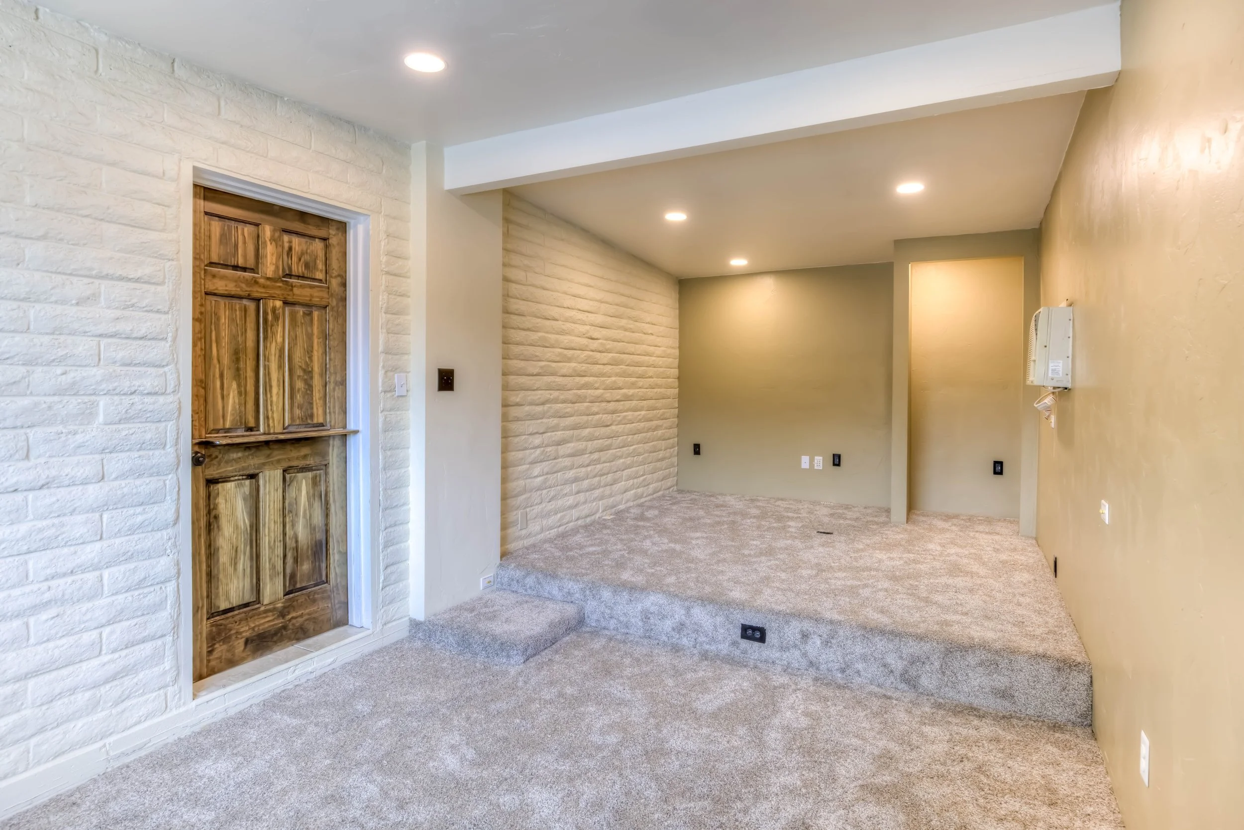 16 Family Room photo a.jpg