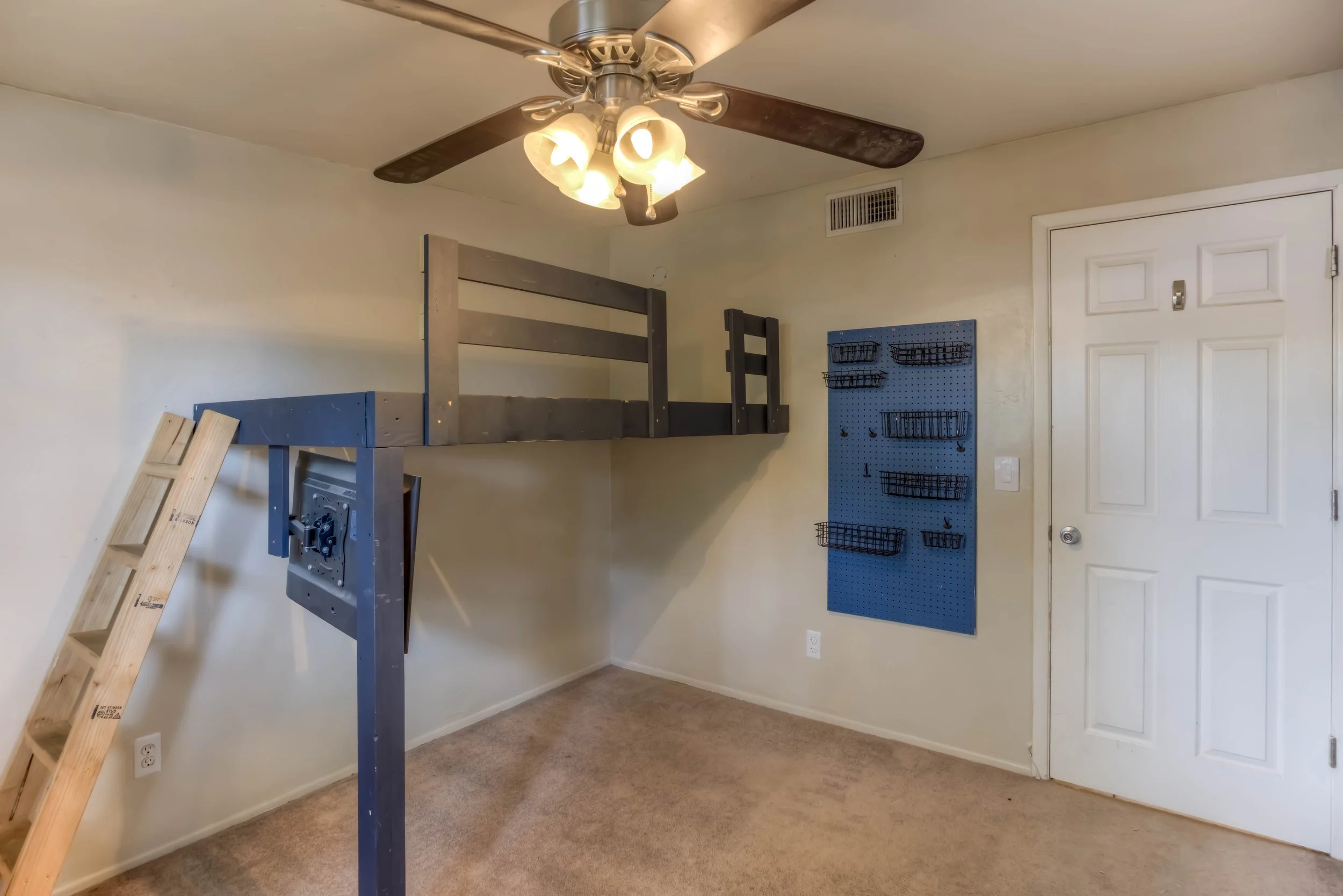 27 Bedroom 2 photo b.jpg