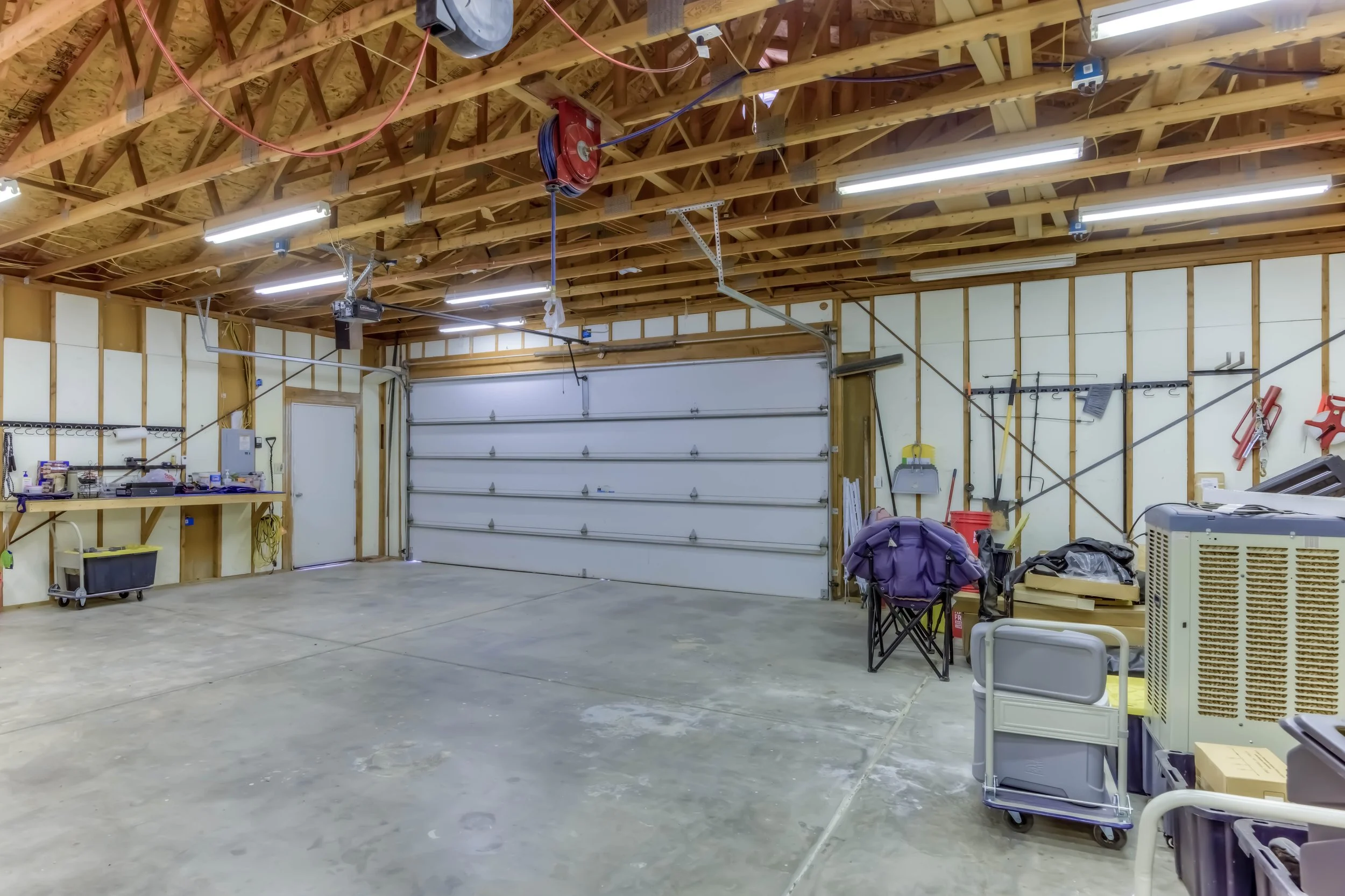 6 Garage Interior photo b.jpg