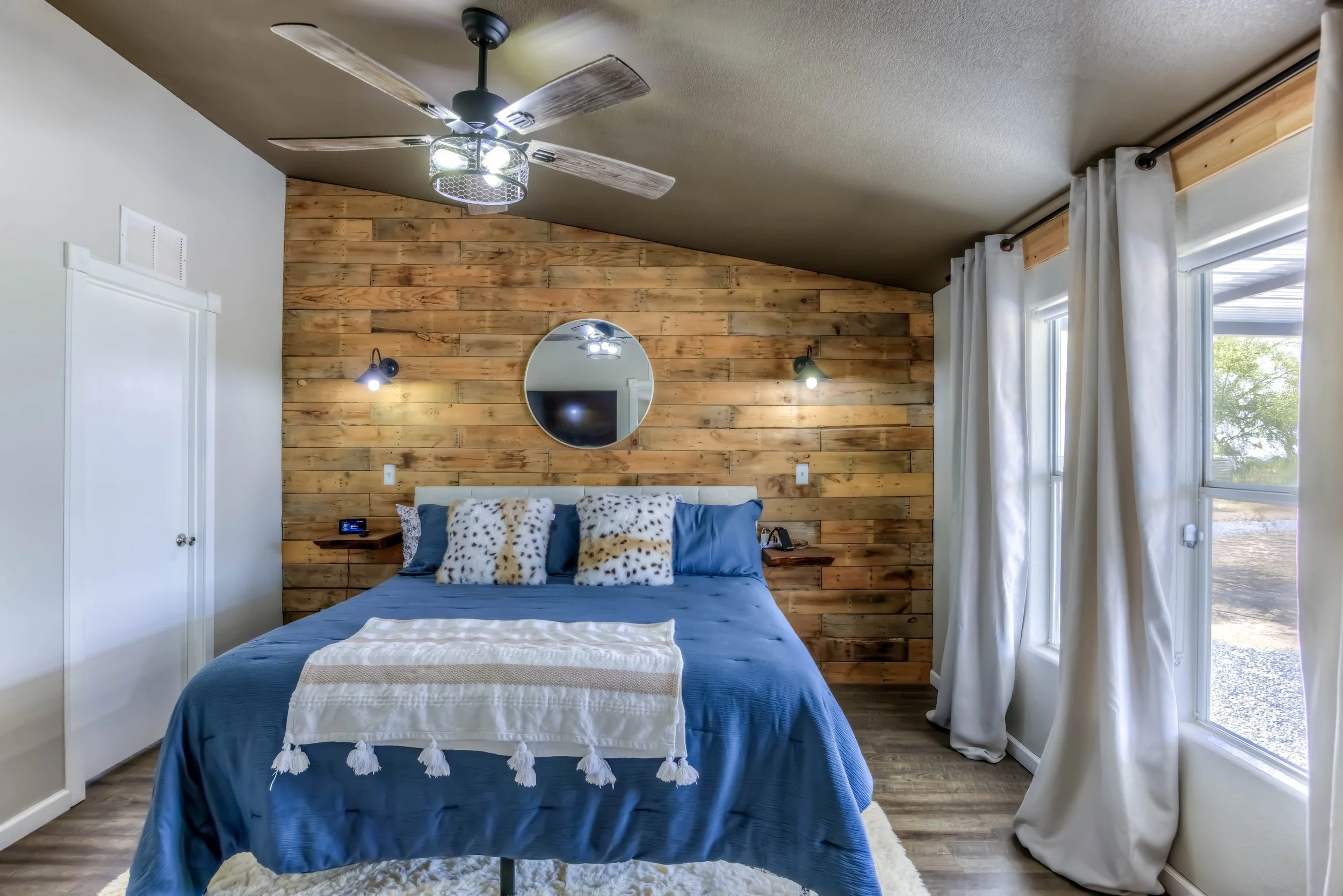 16 Main Bedroom photo a.jpg