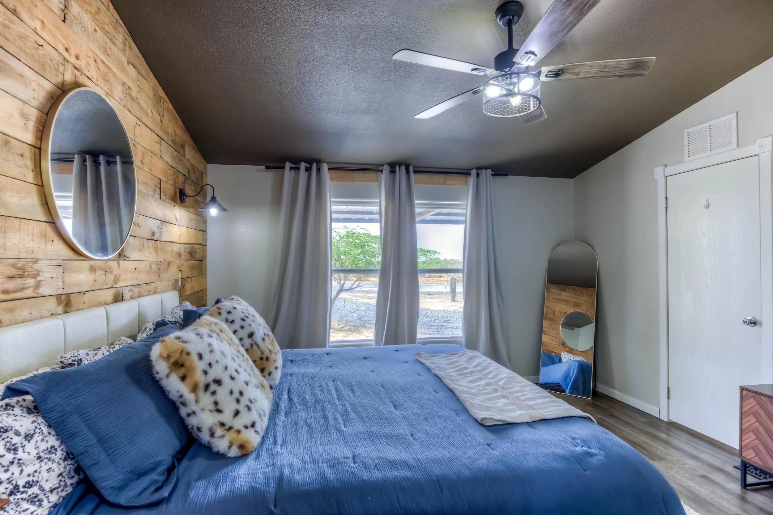 17 Main Bedroom photo b.jpg