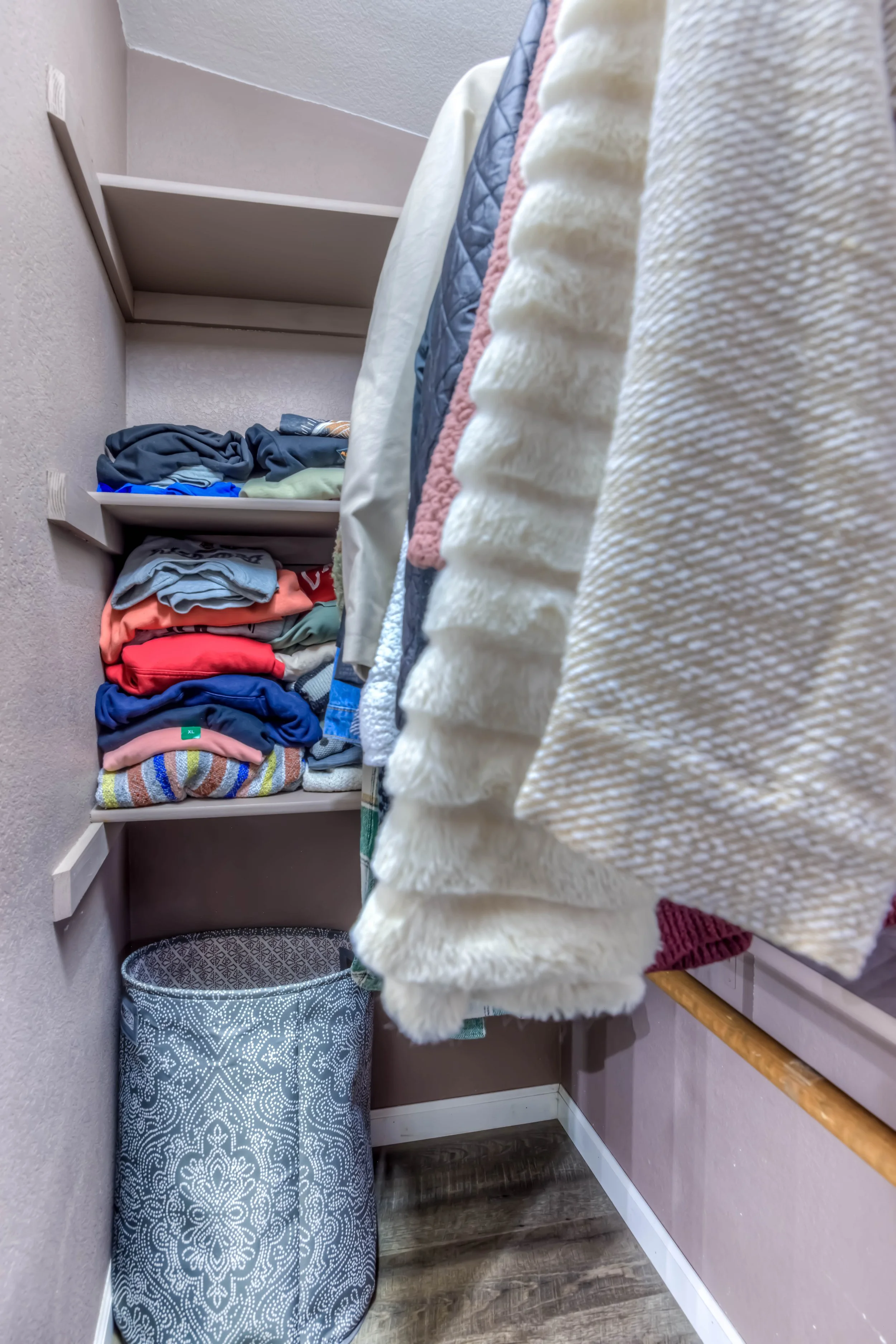 20 Main Bedroom Closet 1 photo b.jpg