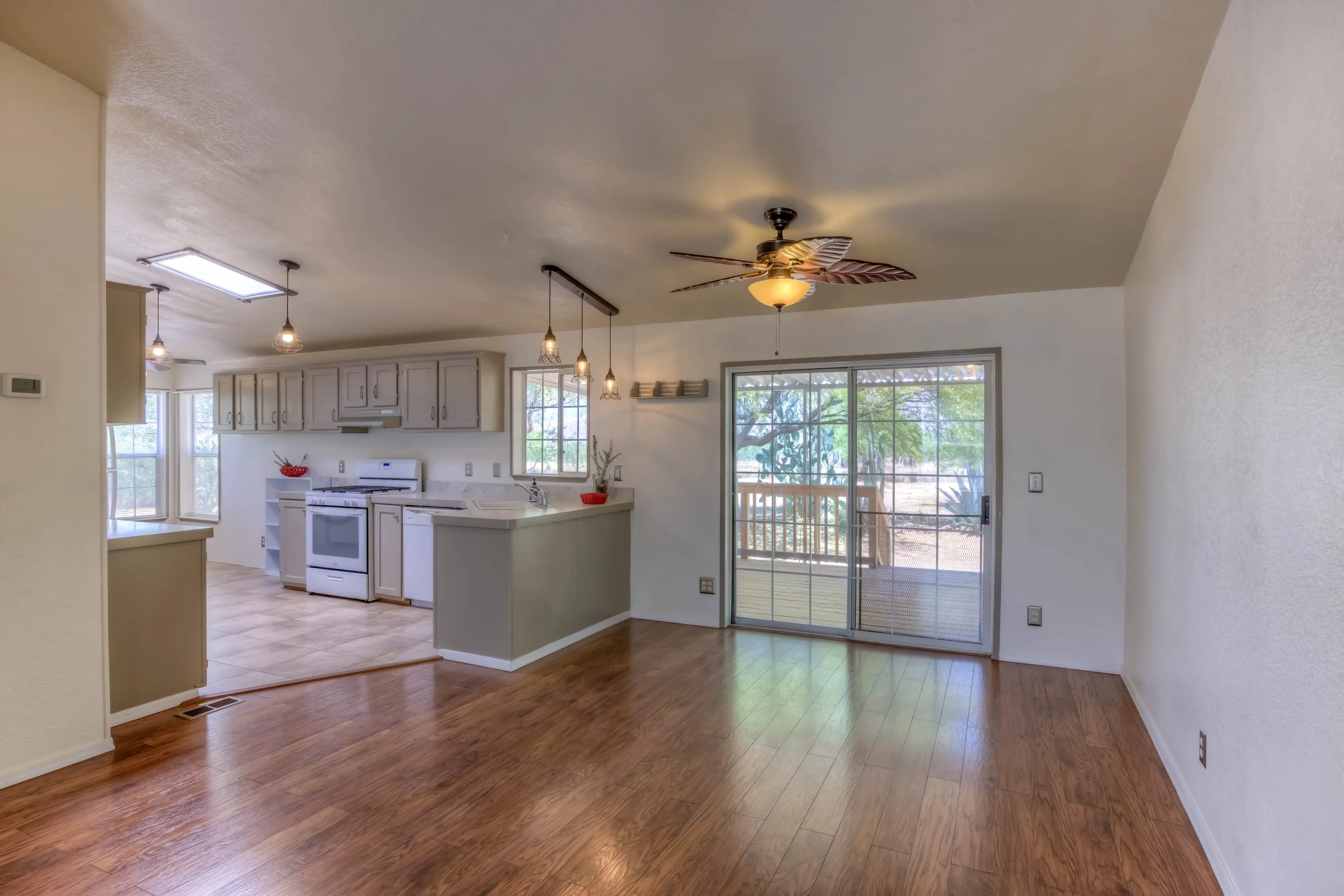 12 Dining photo a.jpg