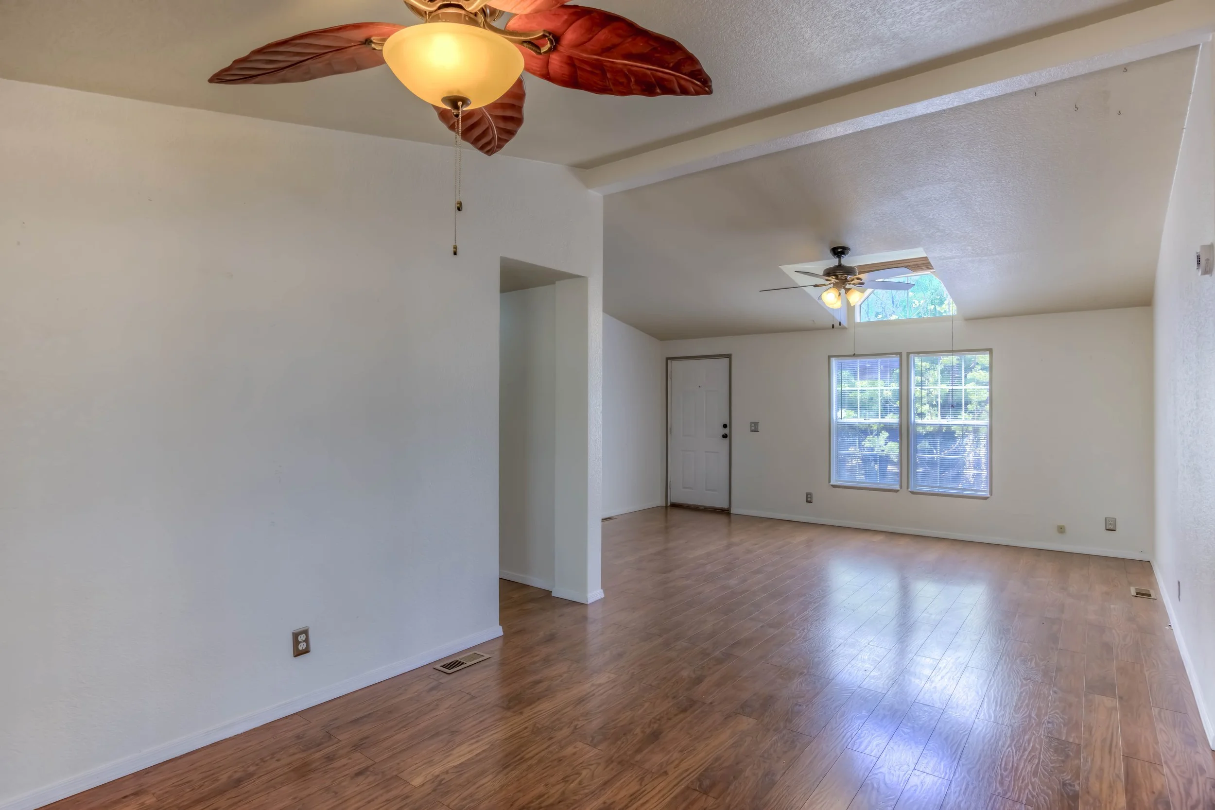 13 Dining photo b.jpg