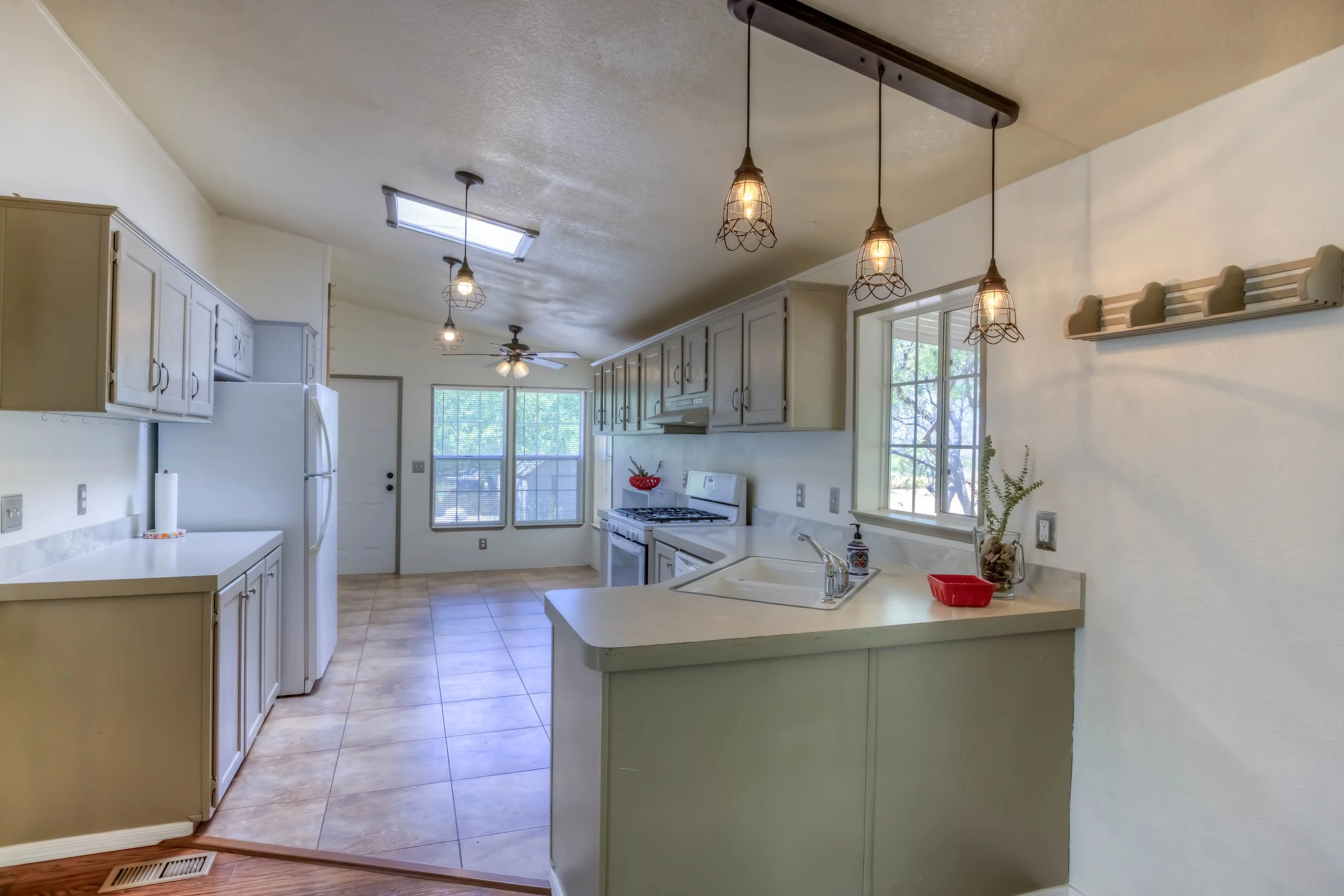 14 Kitchen photo a.jpg