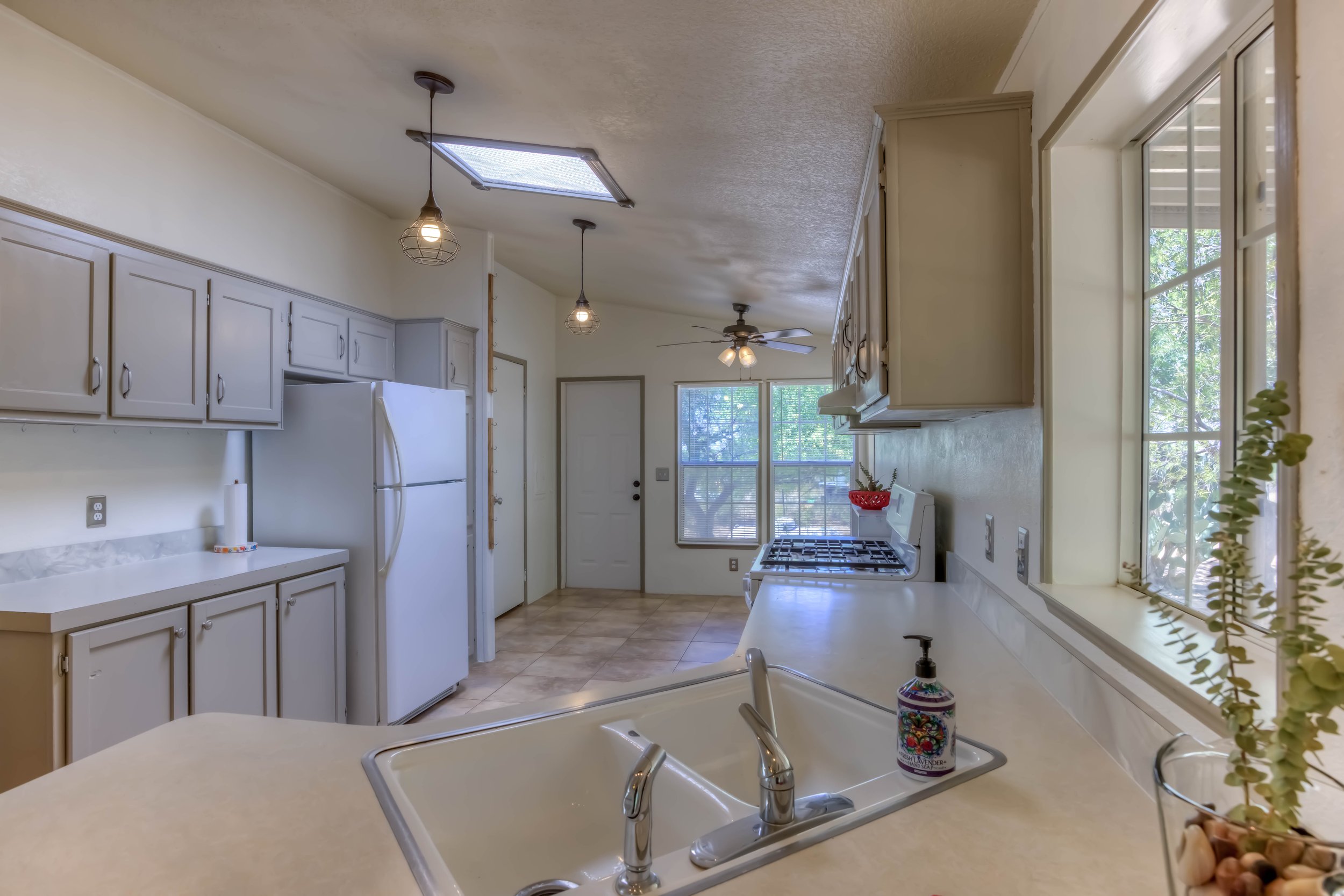 15 Kitchen photo b.jpg