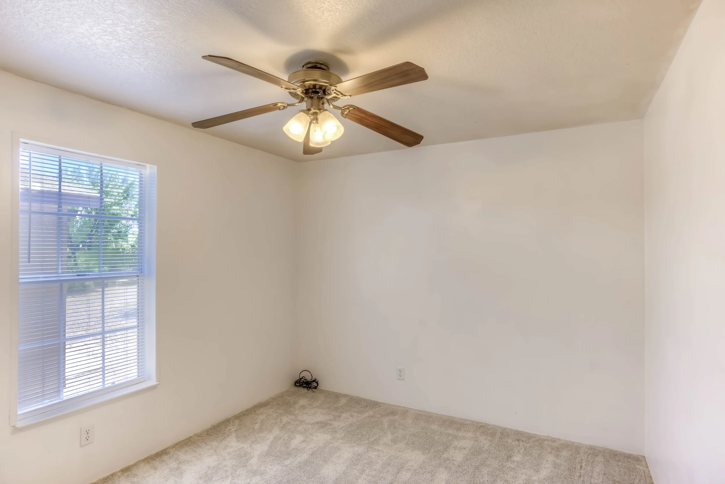 22 Bedroom 1 photo a.jpg